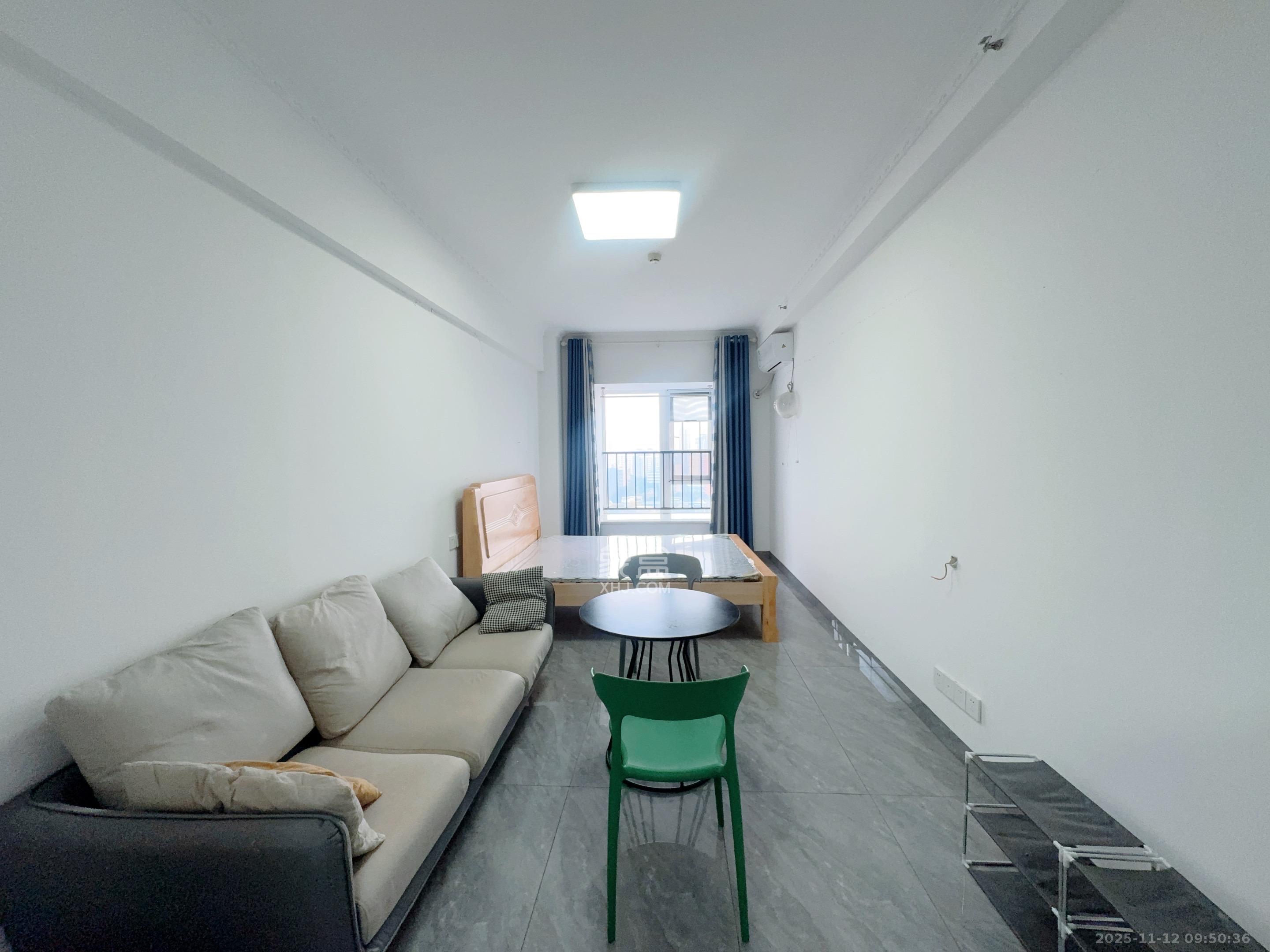 保利香槟国际 1室1厅1卫 1300.0元/月 保利香槟国际 1室1厅1卫 1300.0元/月室内图