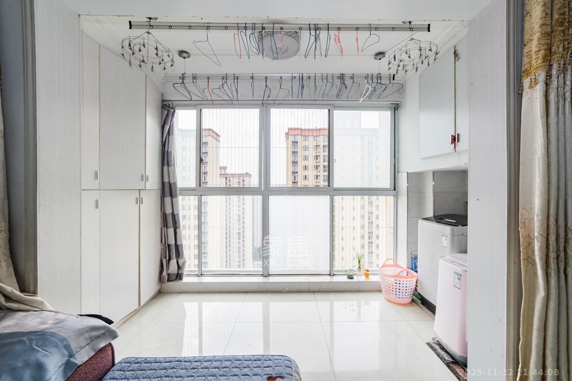 万国城（当代满庭春MOMA）三期  3室2厅2卫    108.0万阳台