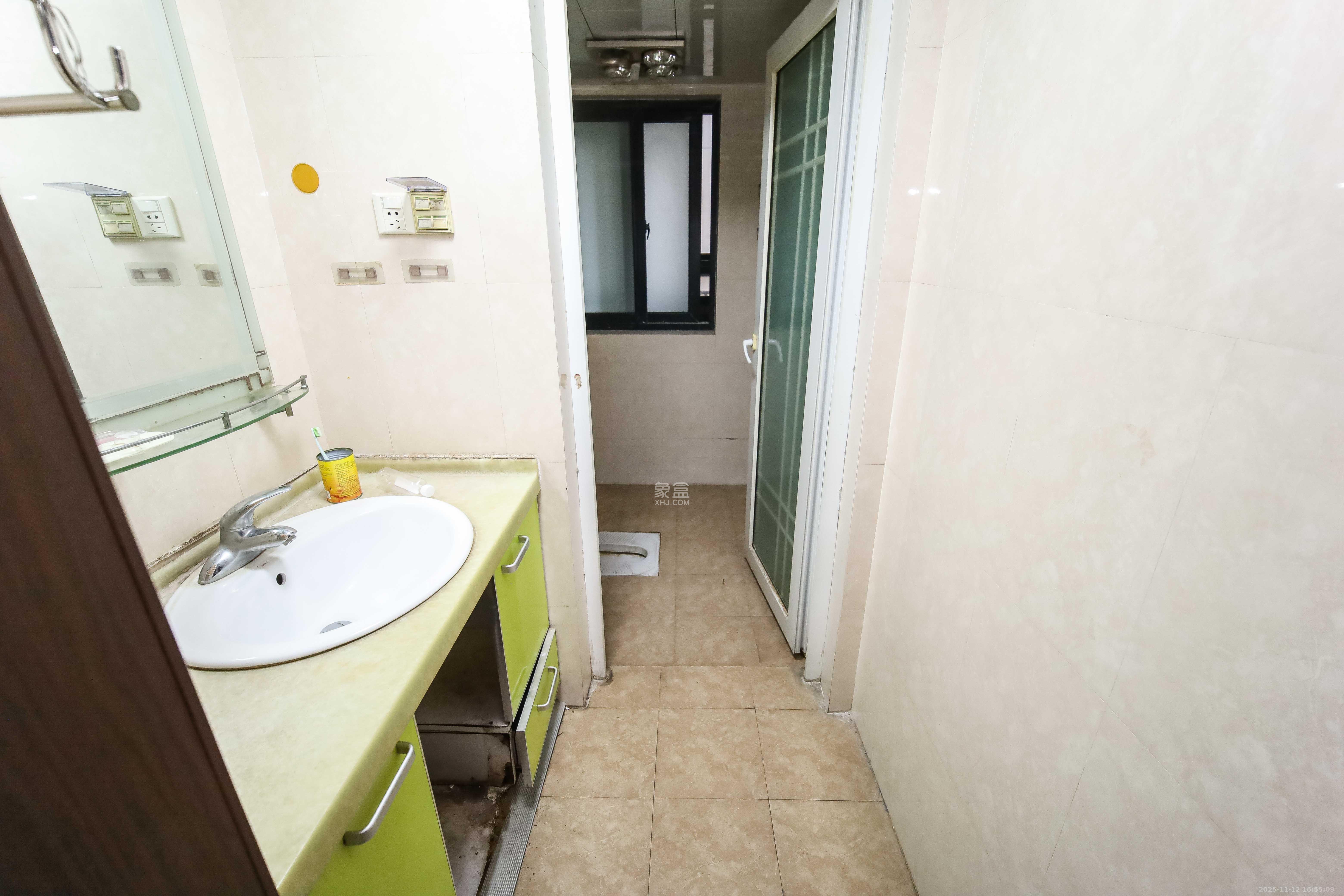 浏阳河畔家园  3室2厅2卫    90.0万卫生间