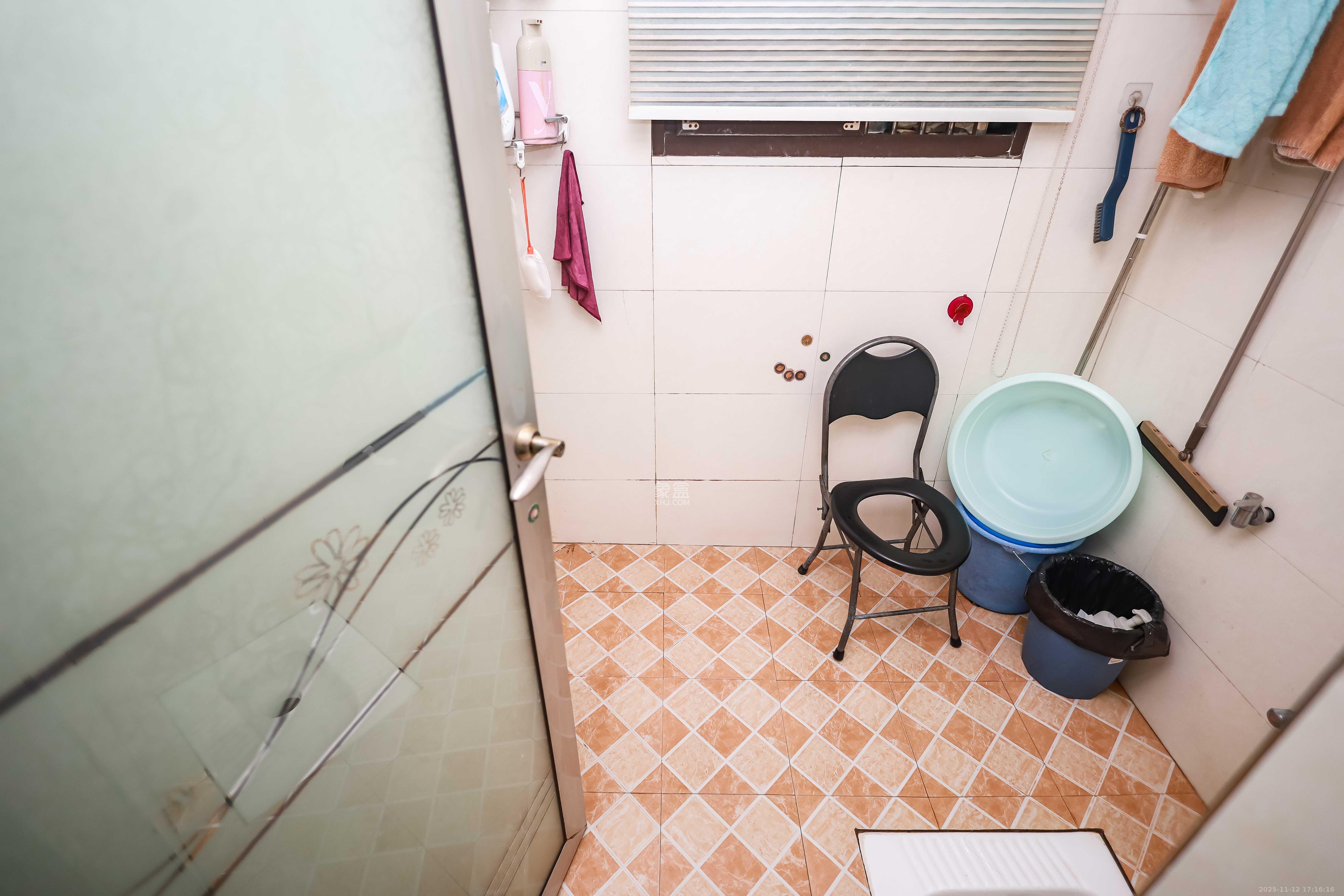 南枫时光  3室2厅1卫    82.0万卫生间