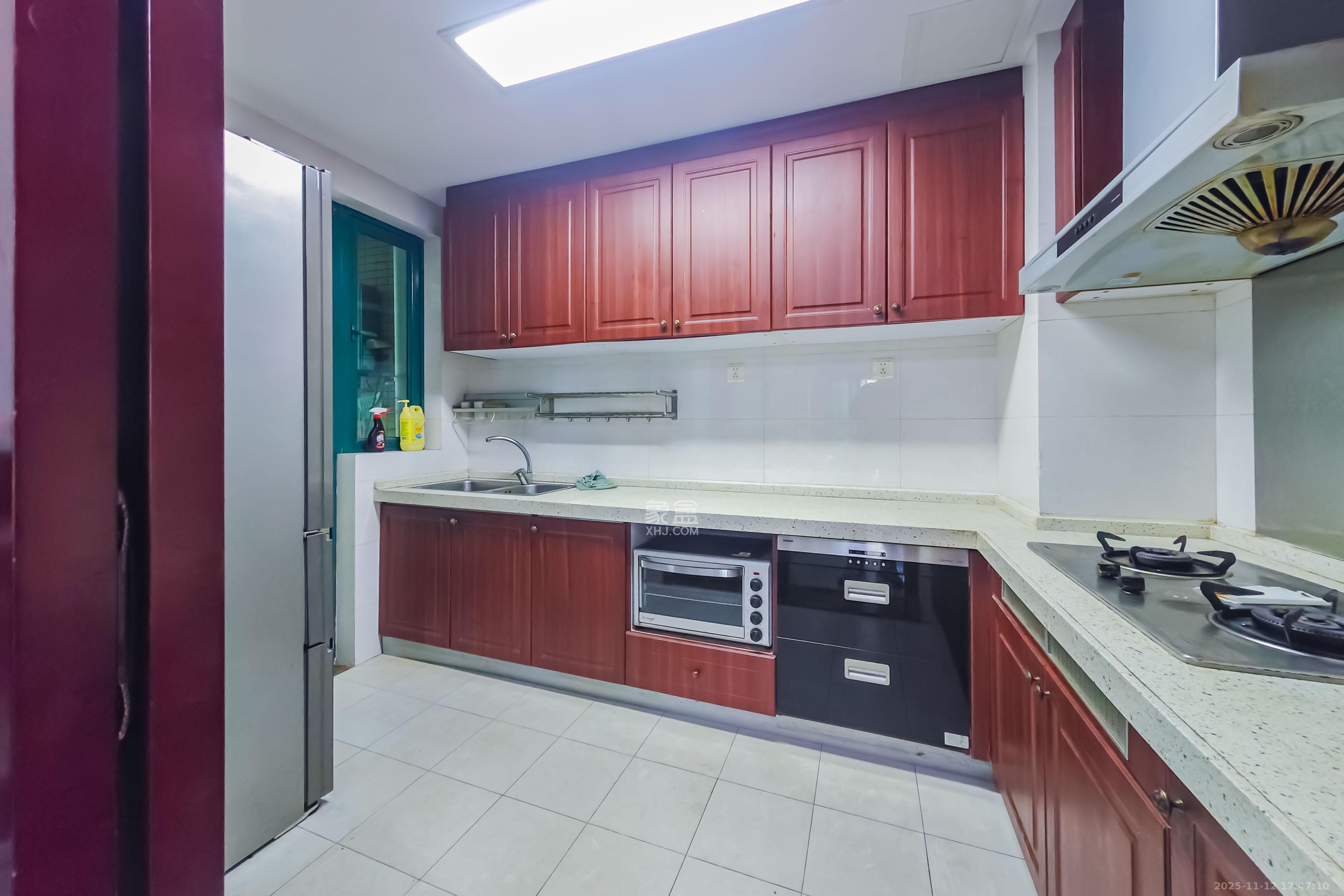 恒大绿洲  3室2厅1卫    128.0万厨房