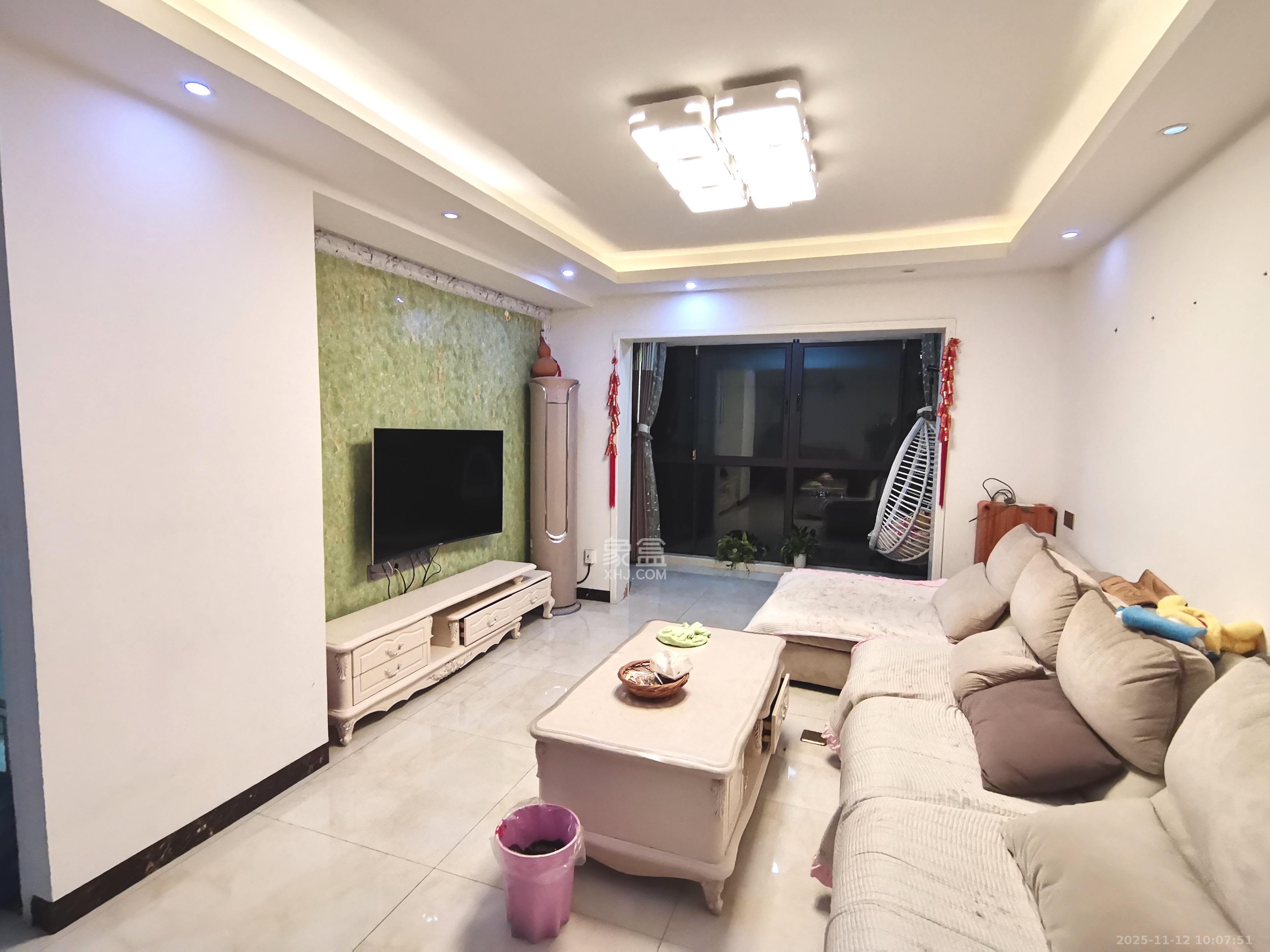 保利香槟国际  3室2厅2卫    2300.0元/月室内图