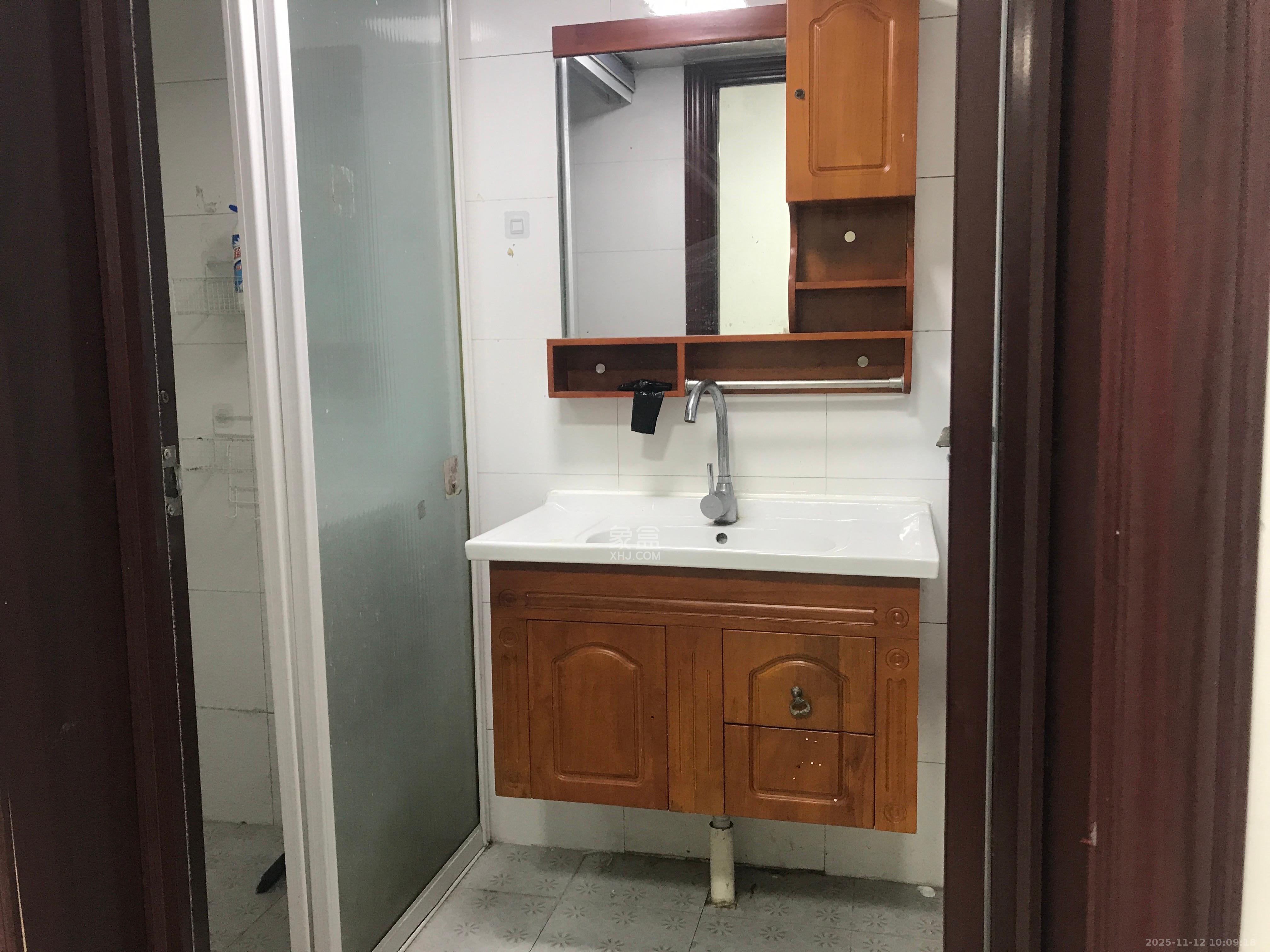 财富名园  2室1厅1卫    2300.0元/月室内图