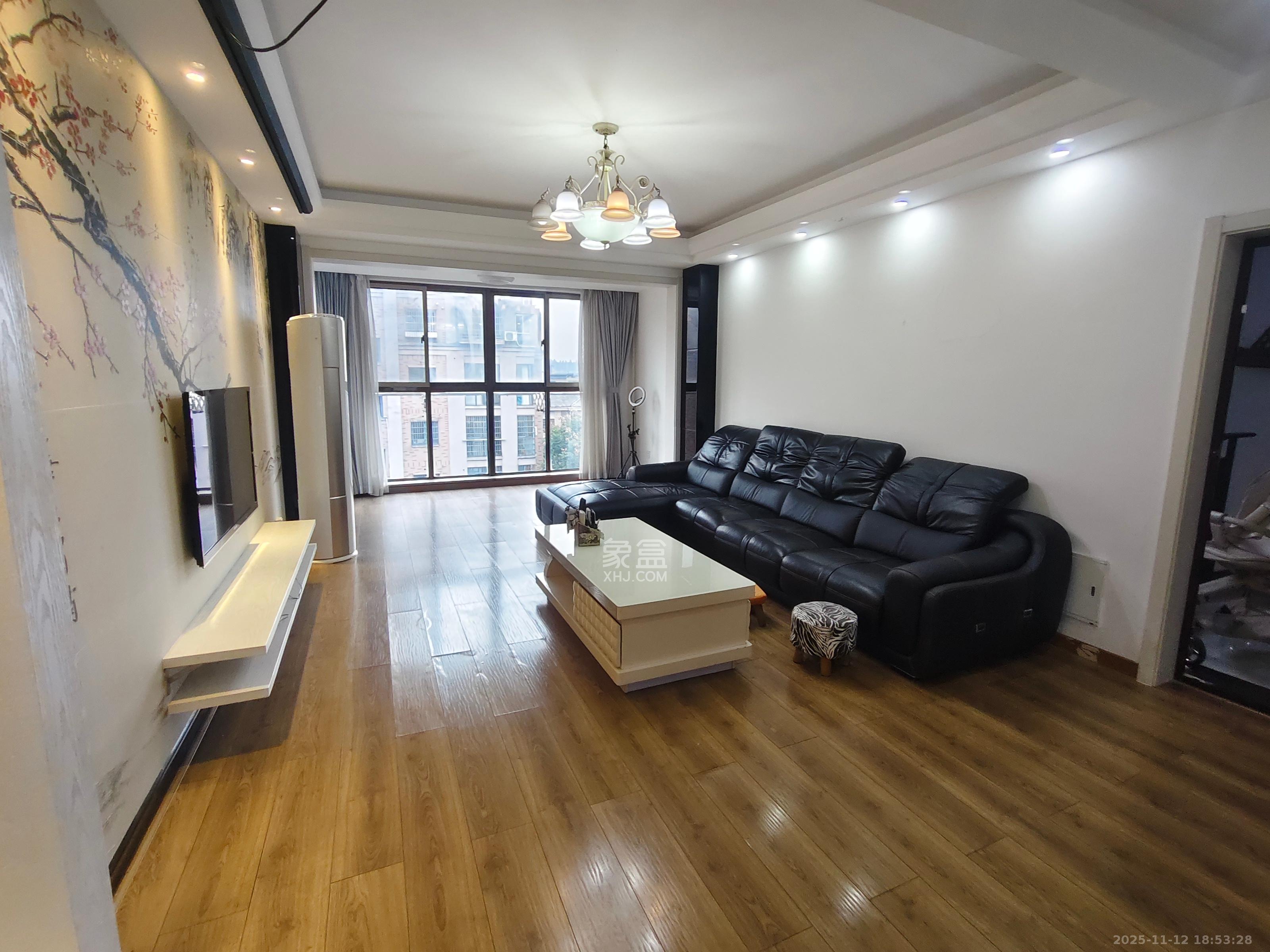 山水湾 3室2厅2卫 2300.0元/月 山水湾 3室2厅2卫 2300.0元/月室内图