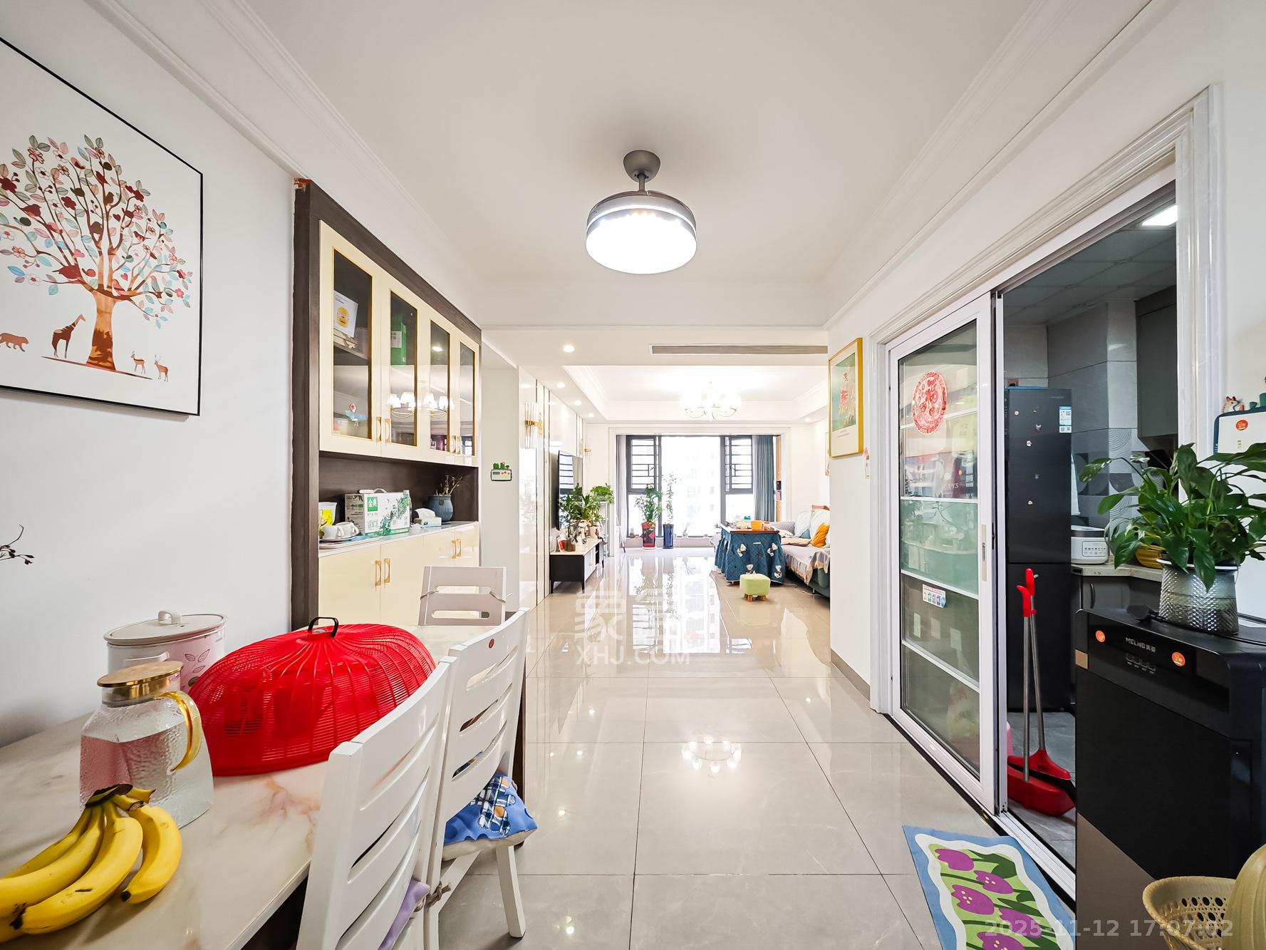 福晟钱隆国际(晟冉景苑) 4室2厅2卫 140.0万 福晟钱隆国际(晟冉景苑) 4室2厅2卫 140.0万客厅