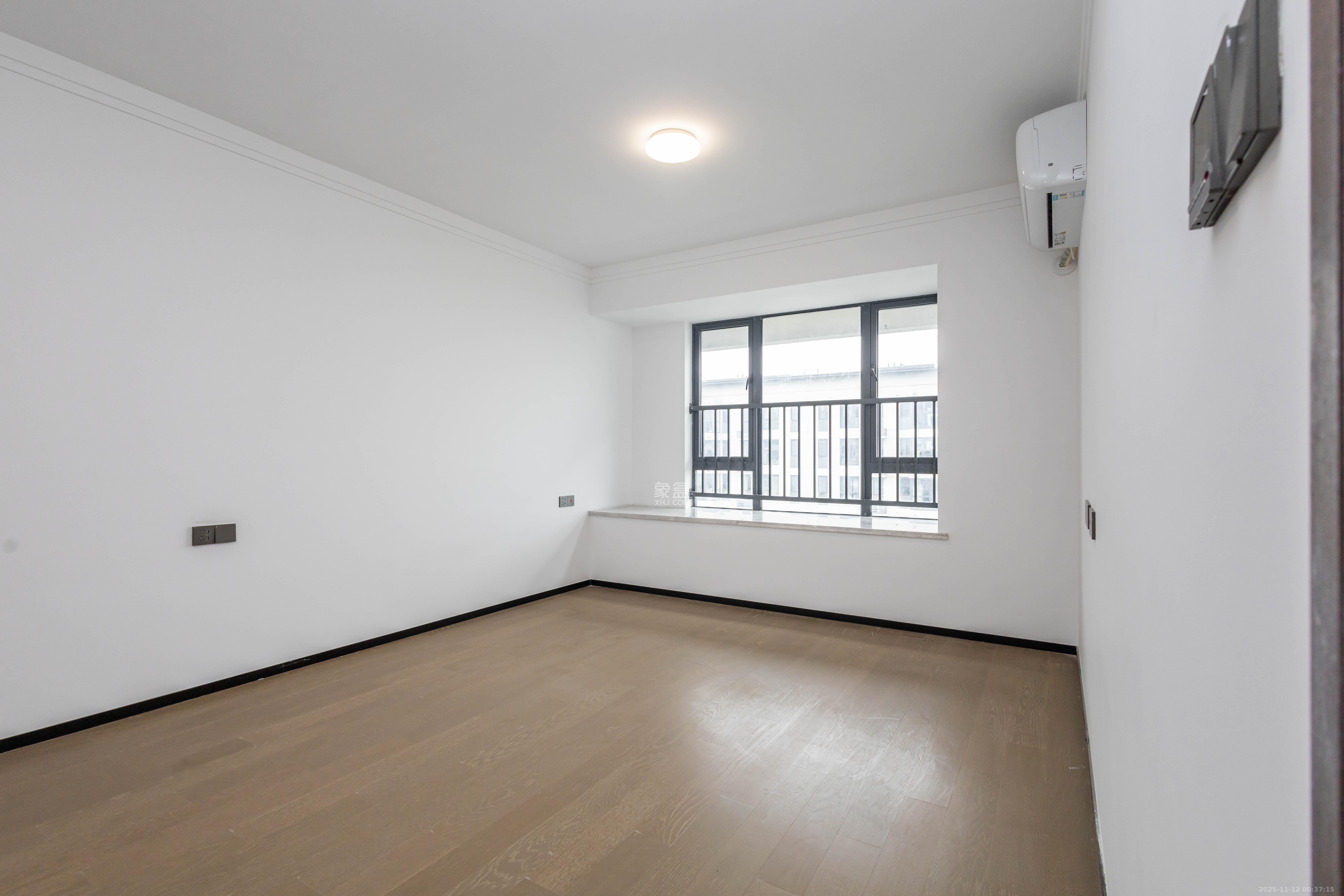 湘语洺悦  4室2厅2卫    200.0万卧室