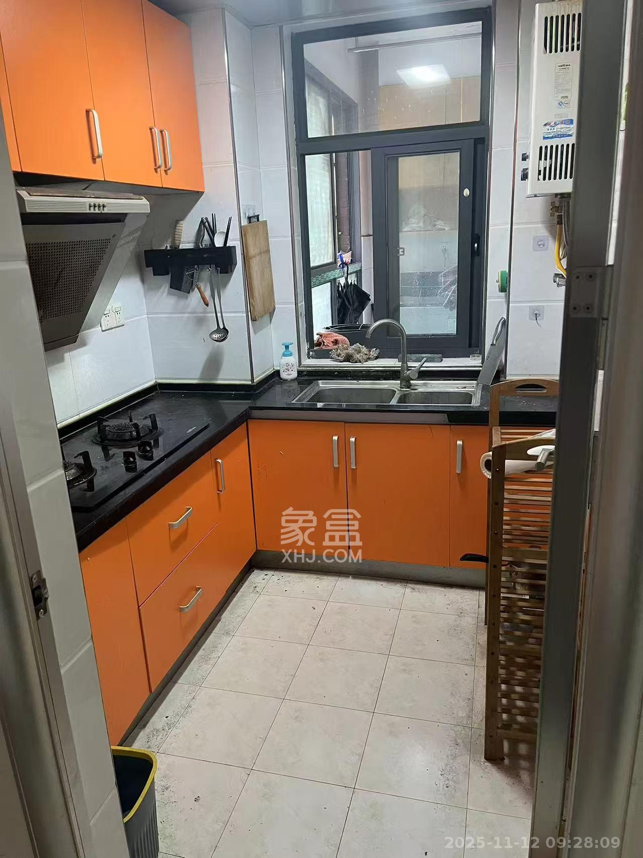 童话里  1室1厅1卫    1600.0元/月室内图