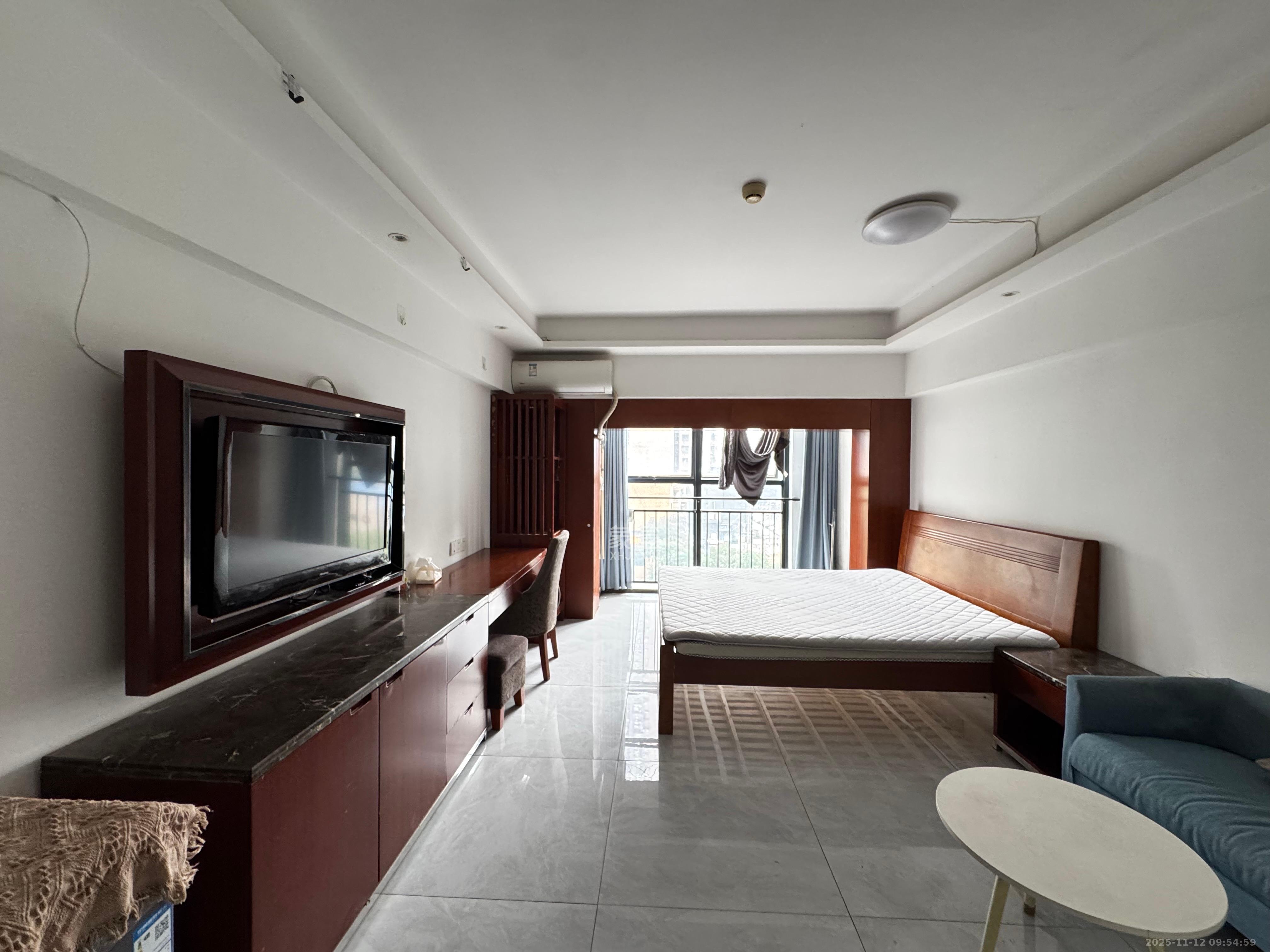 山水华景  1室1厅1卫    1200.0元/月室内图