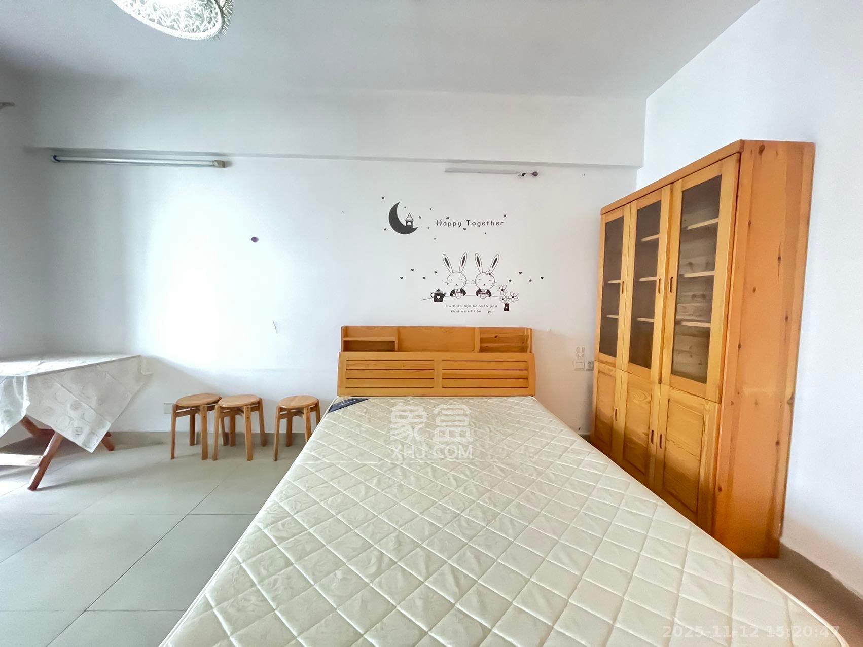 观湖公寓  1室1厅1卫    1600.0元/月