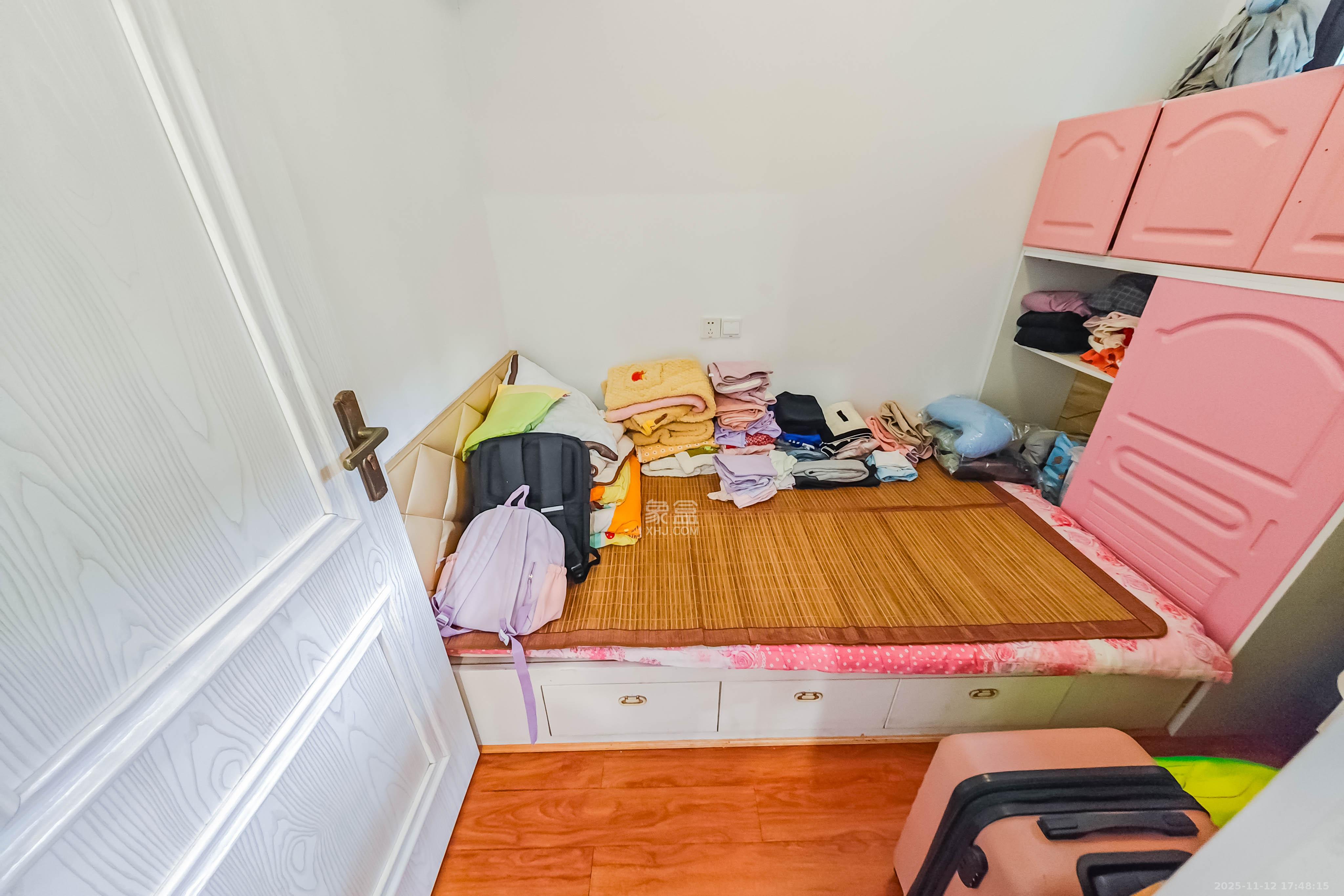 绿地之窗 4室2厅1卫 78.0万 绿地之窗 4室2厅1卫 78.0万卧室