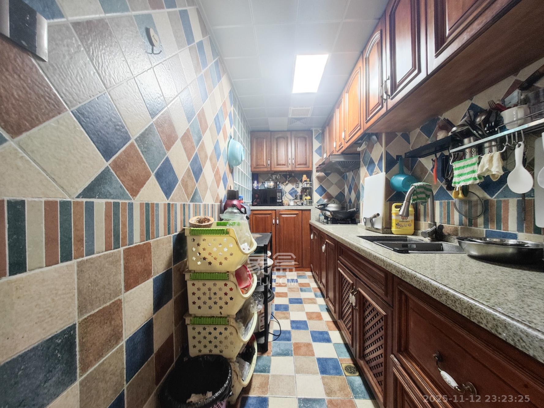 欧莱雅郡  3室2厅1卫    70.0万厨房