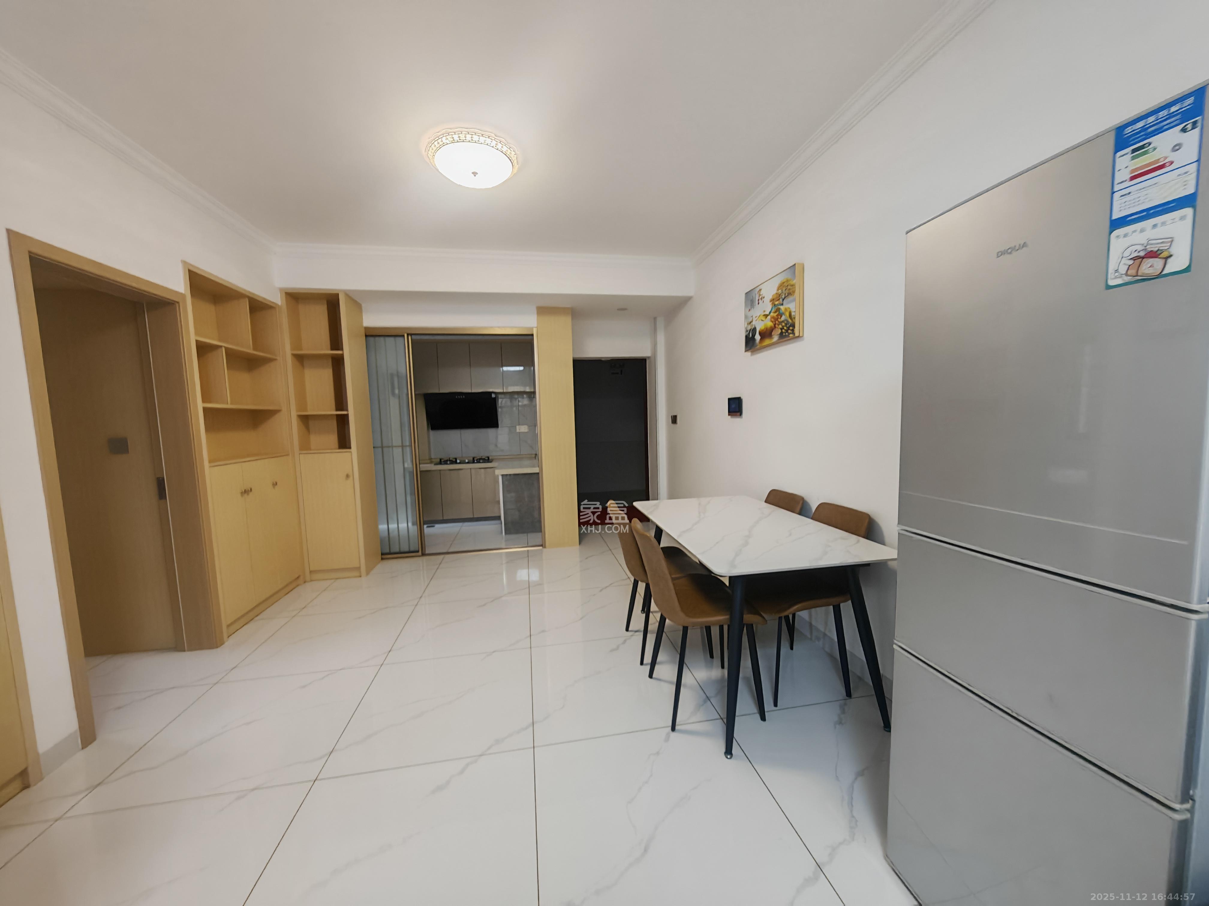 和润园三期  2室2厅1卫    2300.0元/月室内图