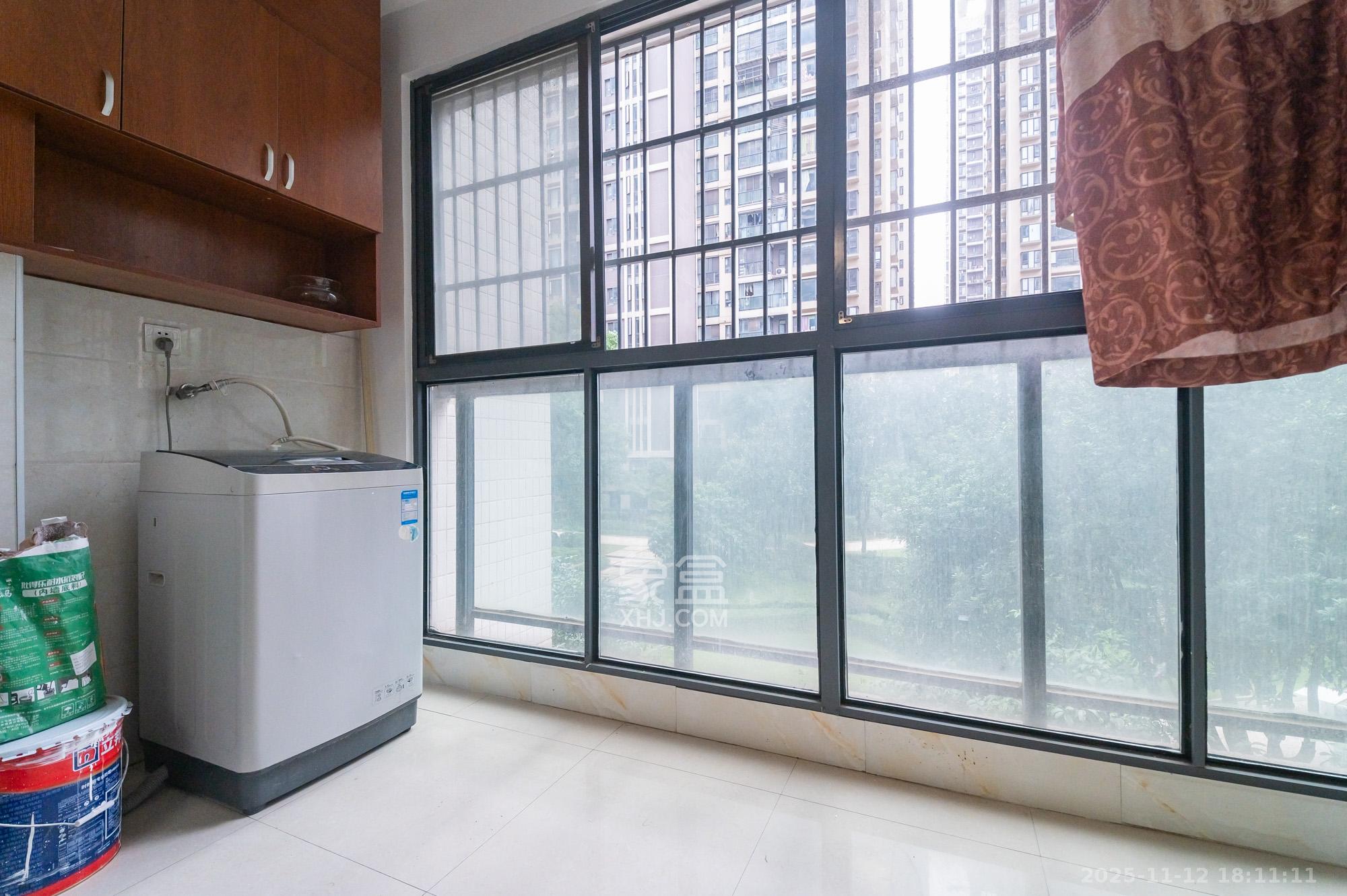 蓝山郡 3室2厅1卫 53.8万 蓝山郡 3室2厅1卫 53.8万阳台