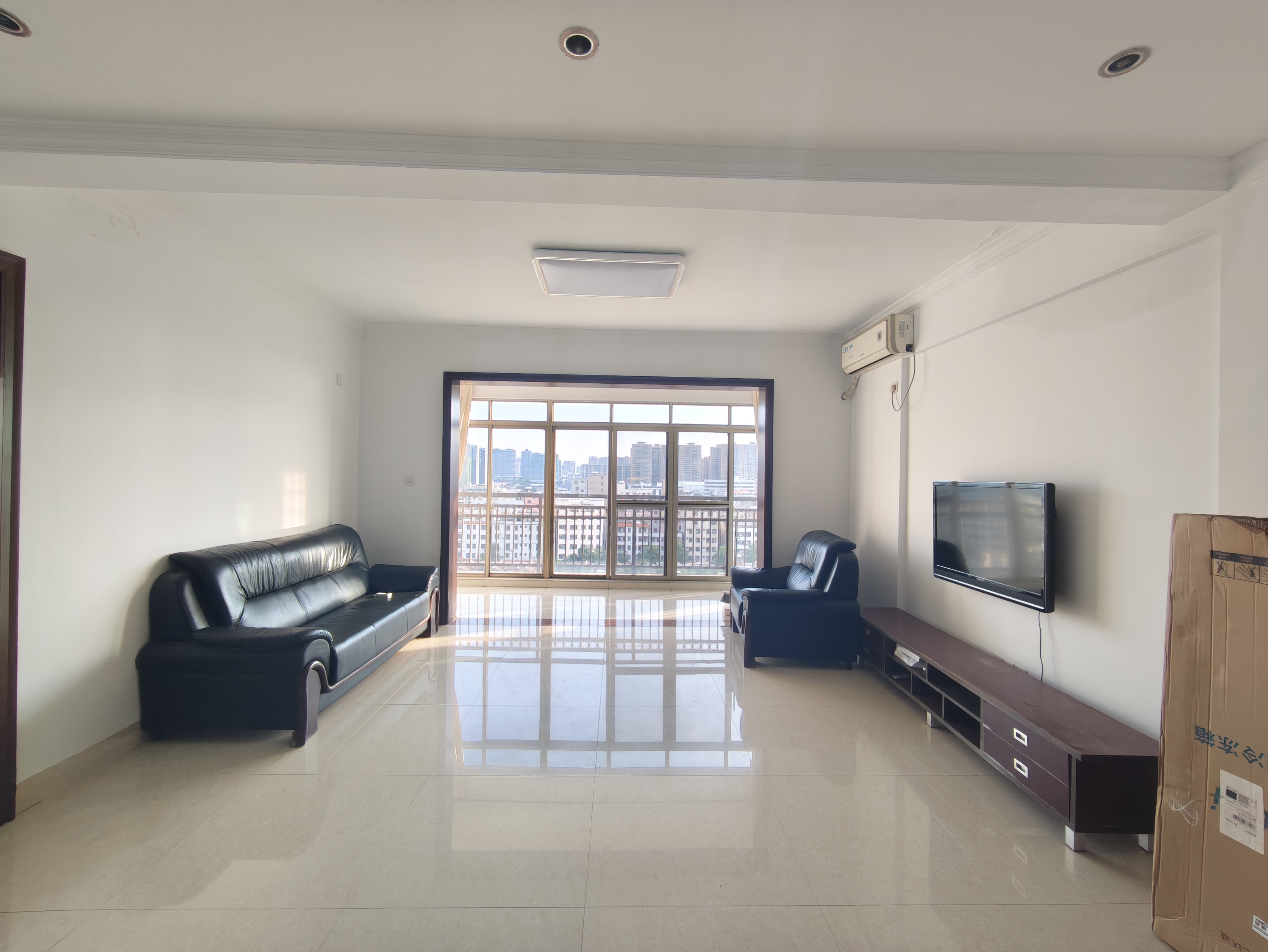 蓝海佳园 4室2厅2卫 3400.0元/月 蓝海佳园 4室2厅2卫 3400.0元/月室内图