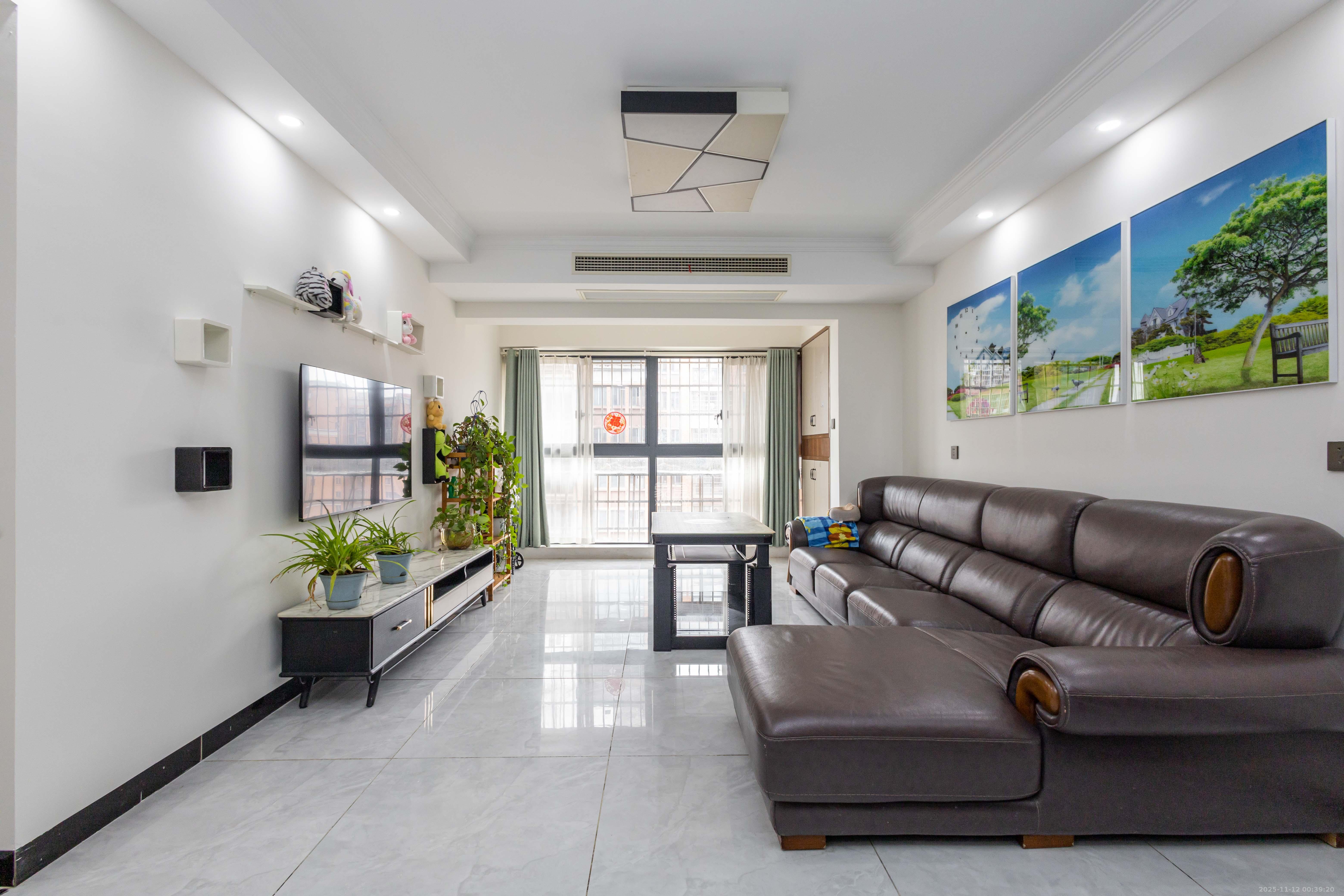 东业上城嘉苑(晟悦国际) 3室2厅2卫 95.8万 东业上城嘉苑(晟悦国际) 3室2厅2卫 95.8万客厅