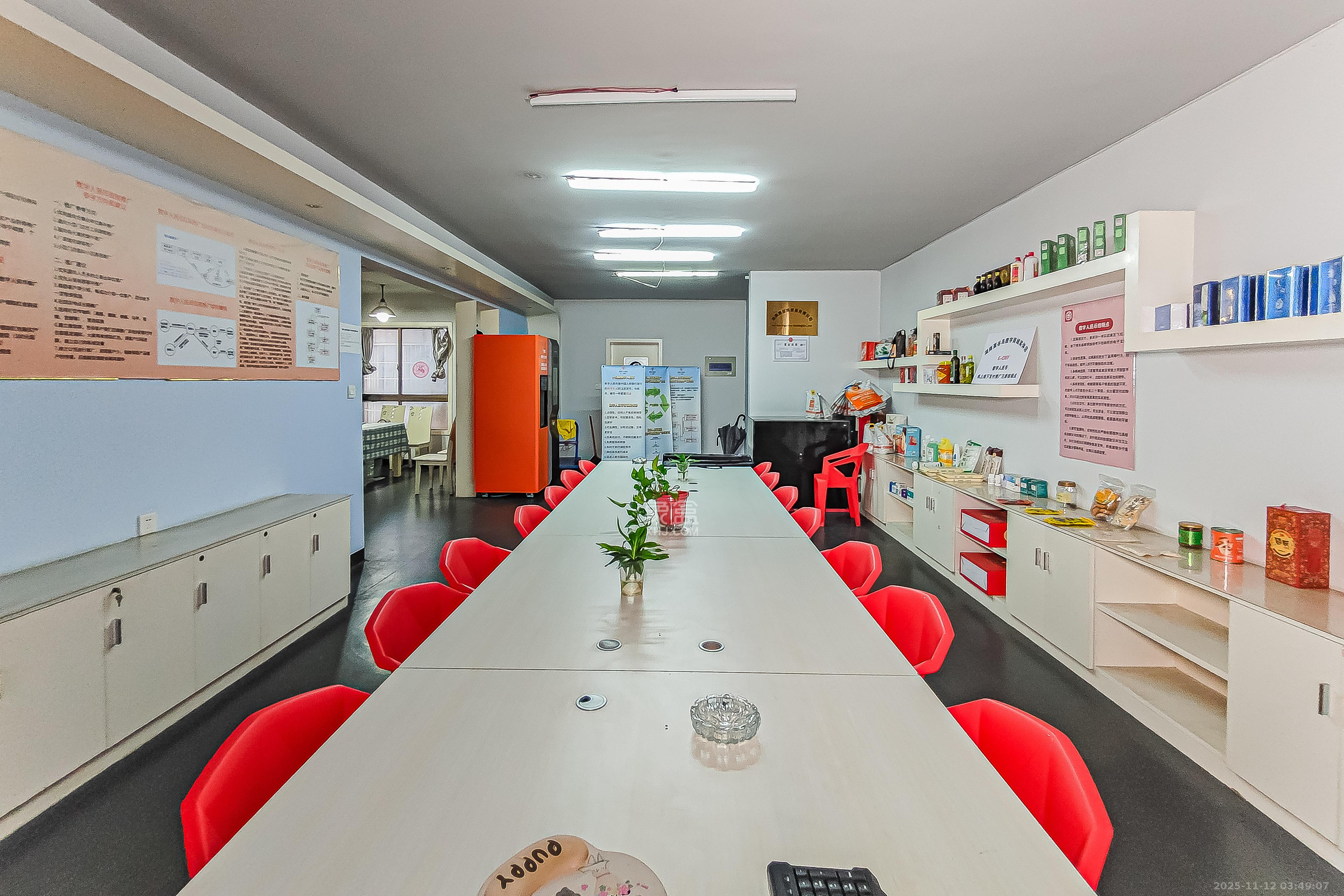 中域蓉城  4室2厅2卫    150.0万客厅