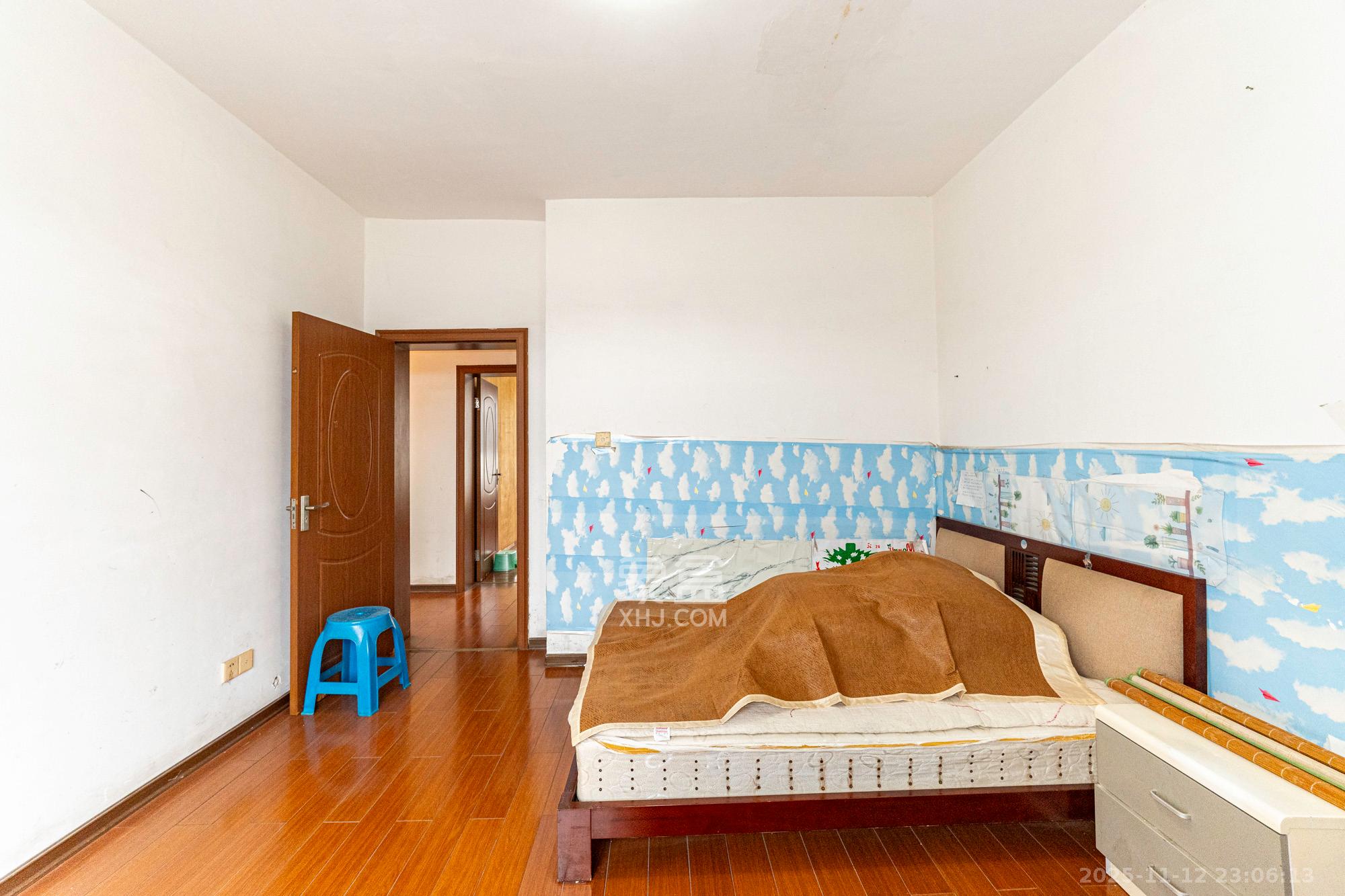 金岸教师公寓  3室2厅2卫    56.8万卧室