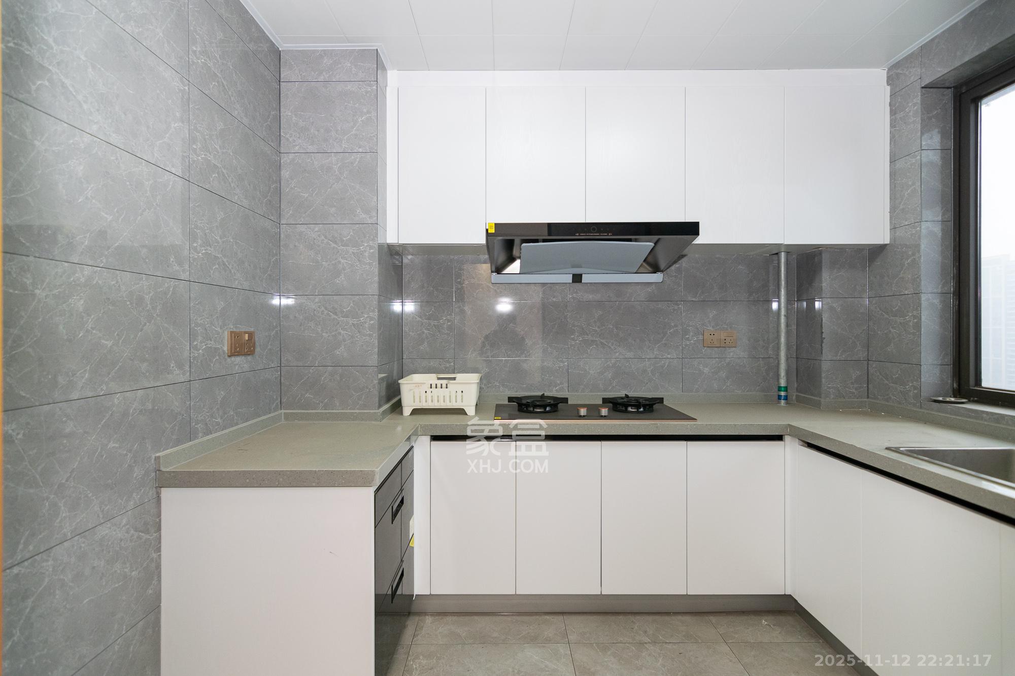 润和美郡(润和紫郡五期) 5室2厅2卫 108.0万 润和美郡(润和紫郡五期) 5室2厅2卫 108.0万厨房