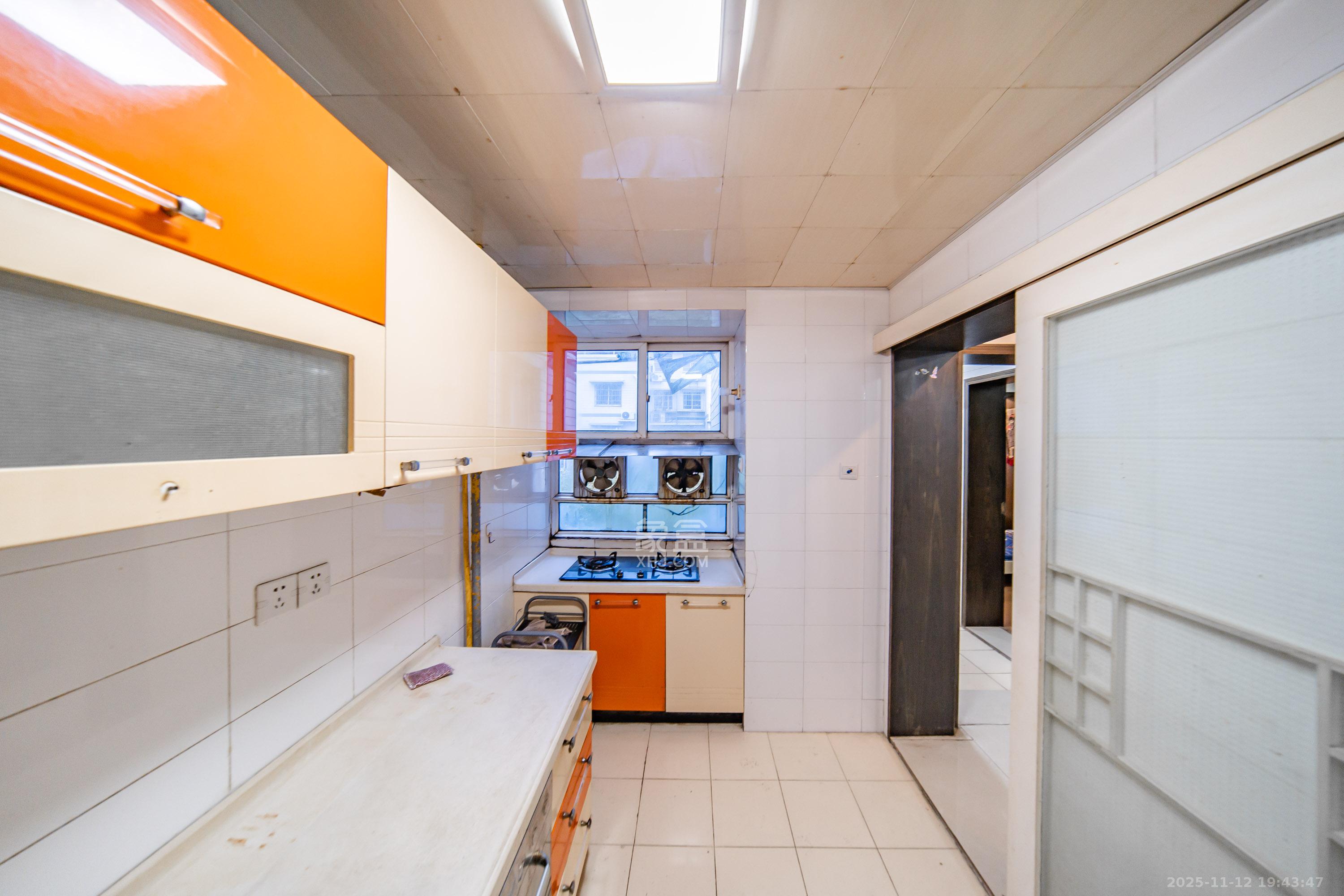 四方小区  2室2厅1卫    62.0万厨房