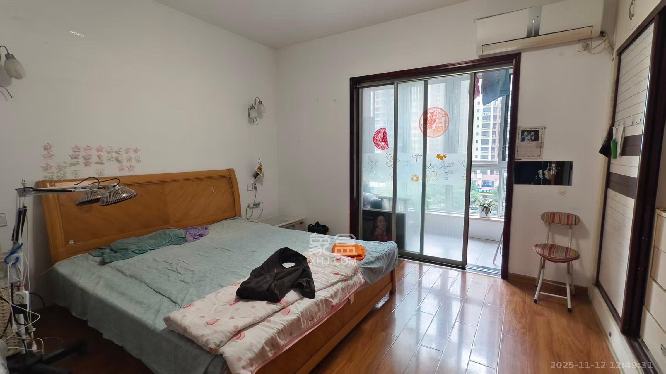 时代星城  4室2厅2卫    2000.0元/月室内图