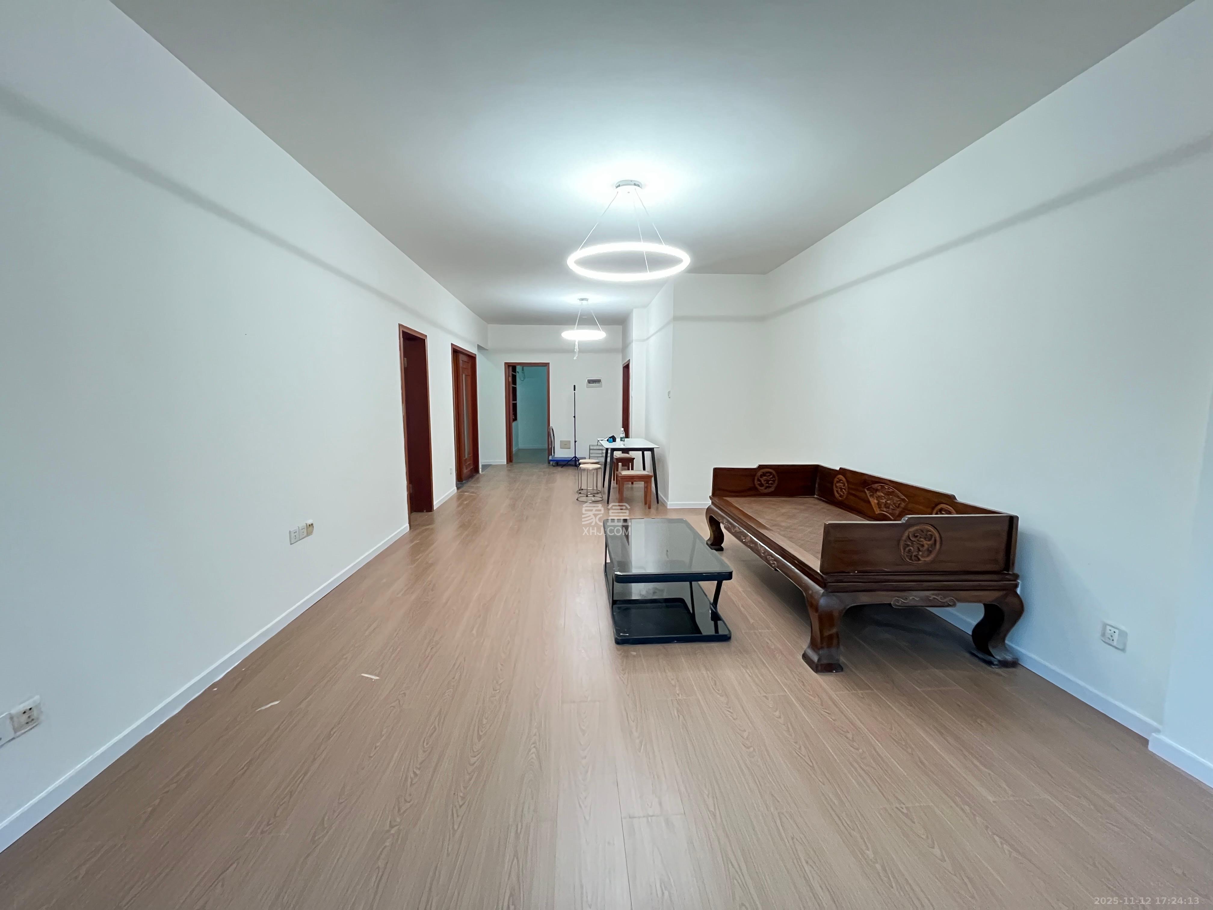 阳光新城 3室2厅2卫 2300.0元/月 阳光新城 3室2厅2卫 2300.0元/月室内图