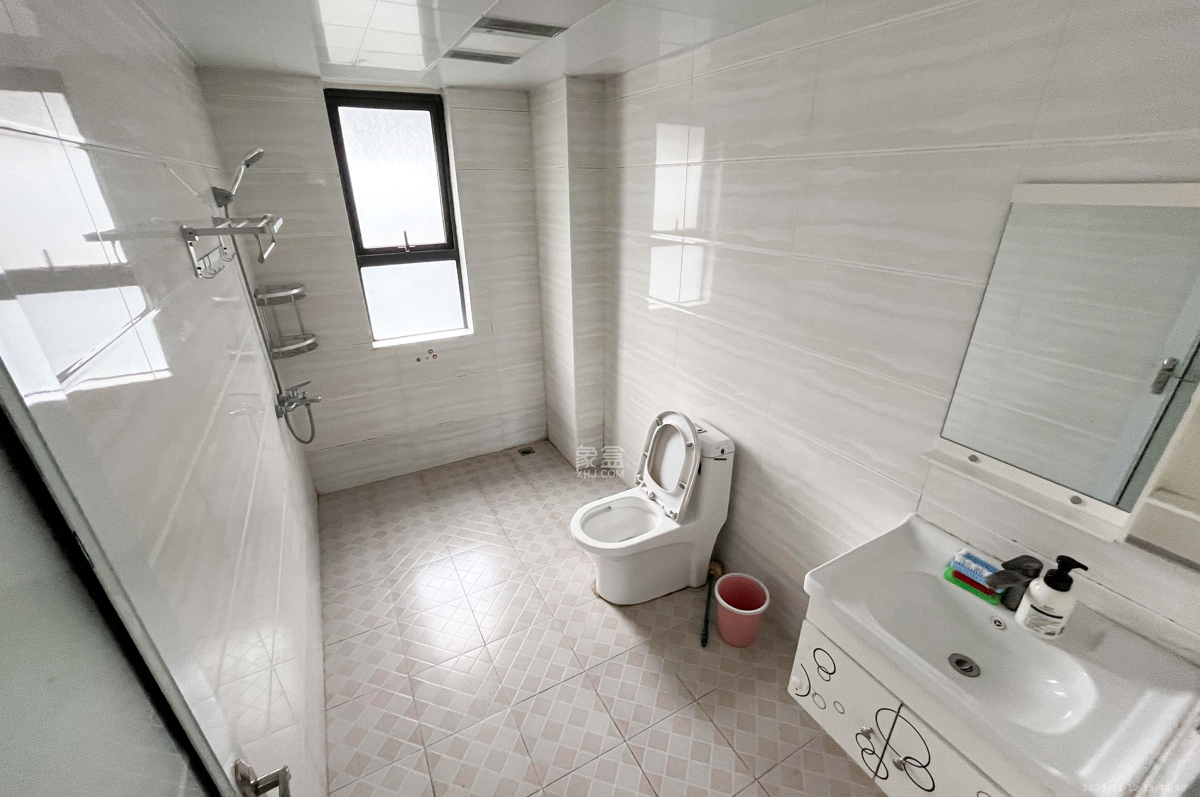 中海梅溪湖壹号 3室2厅2卫 182.0万 中海梅溪湖壹号 3室2厅2卫 182.0万卫生间