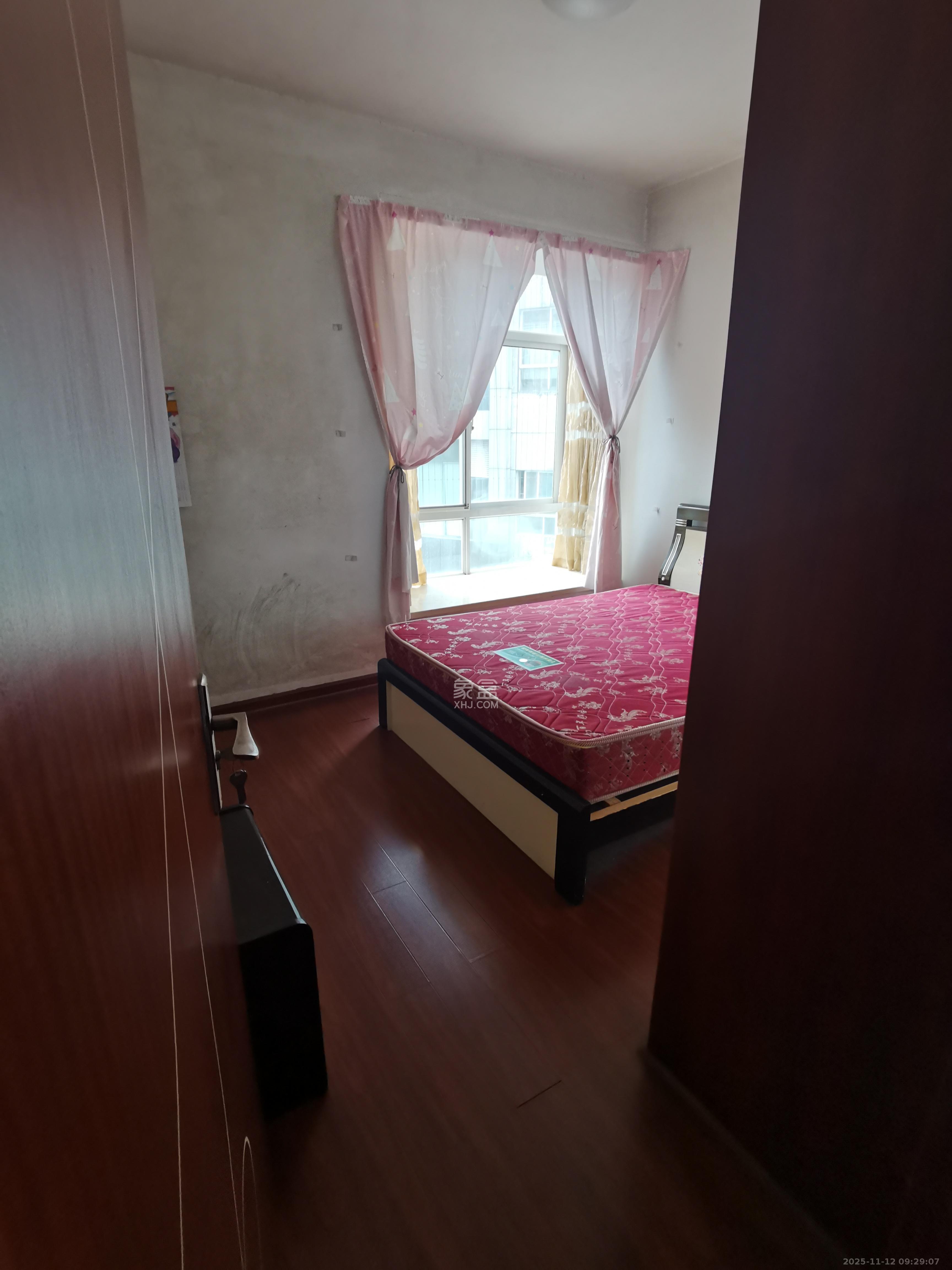 顺天黄金海岸  3室2厅2卫    2600.0元/月室内图