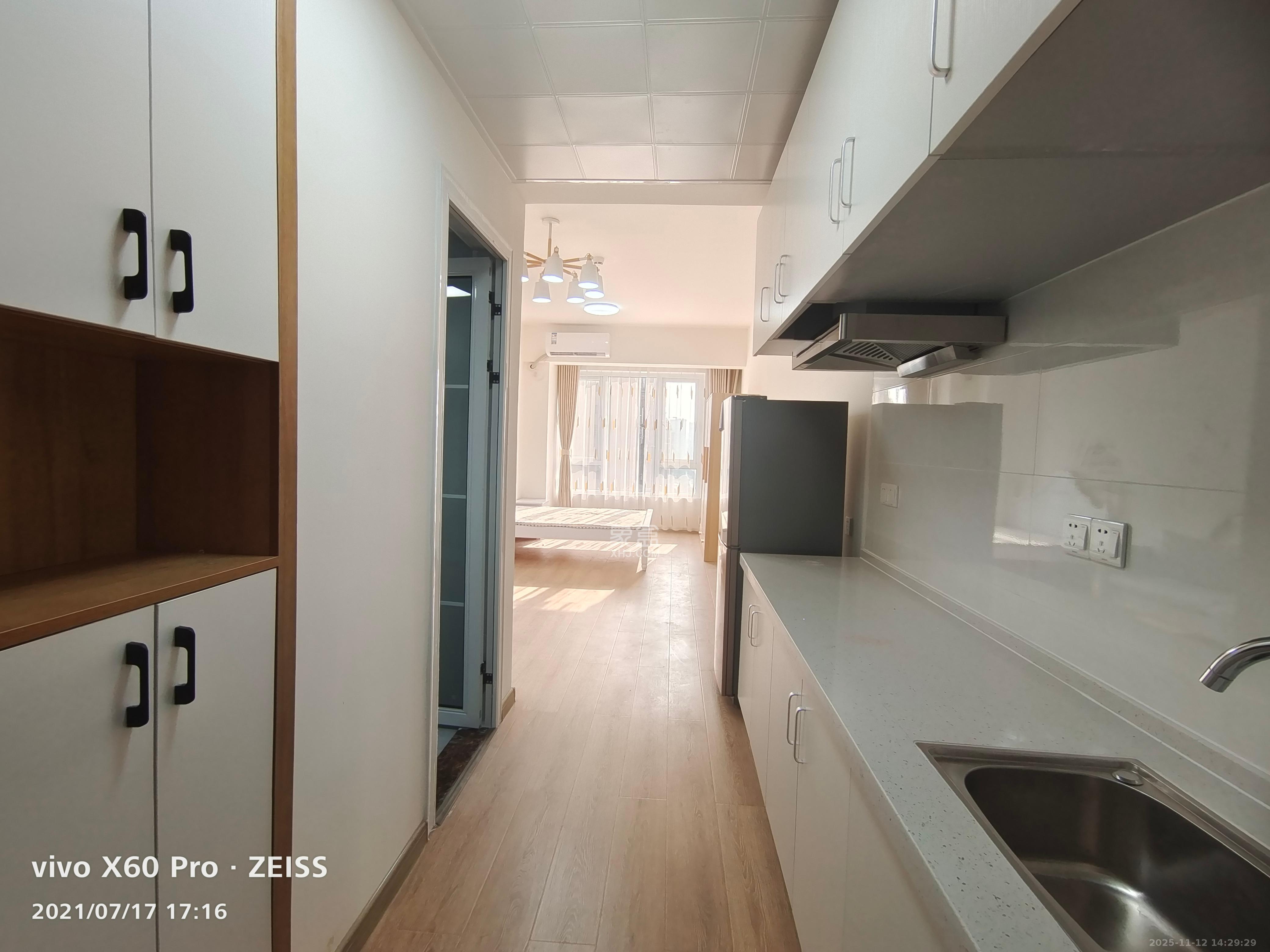 合能枫丹丽舍（柏悦名苑)  1室1厅1卫    1300.0元/月室内图