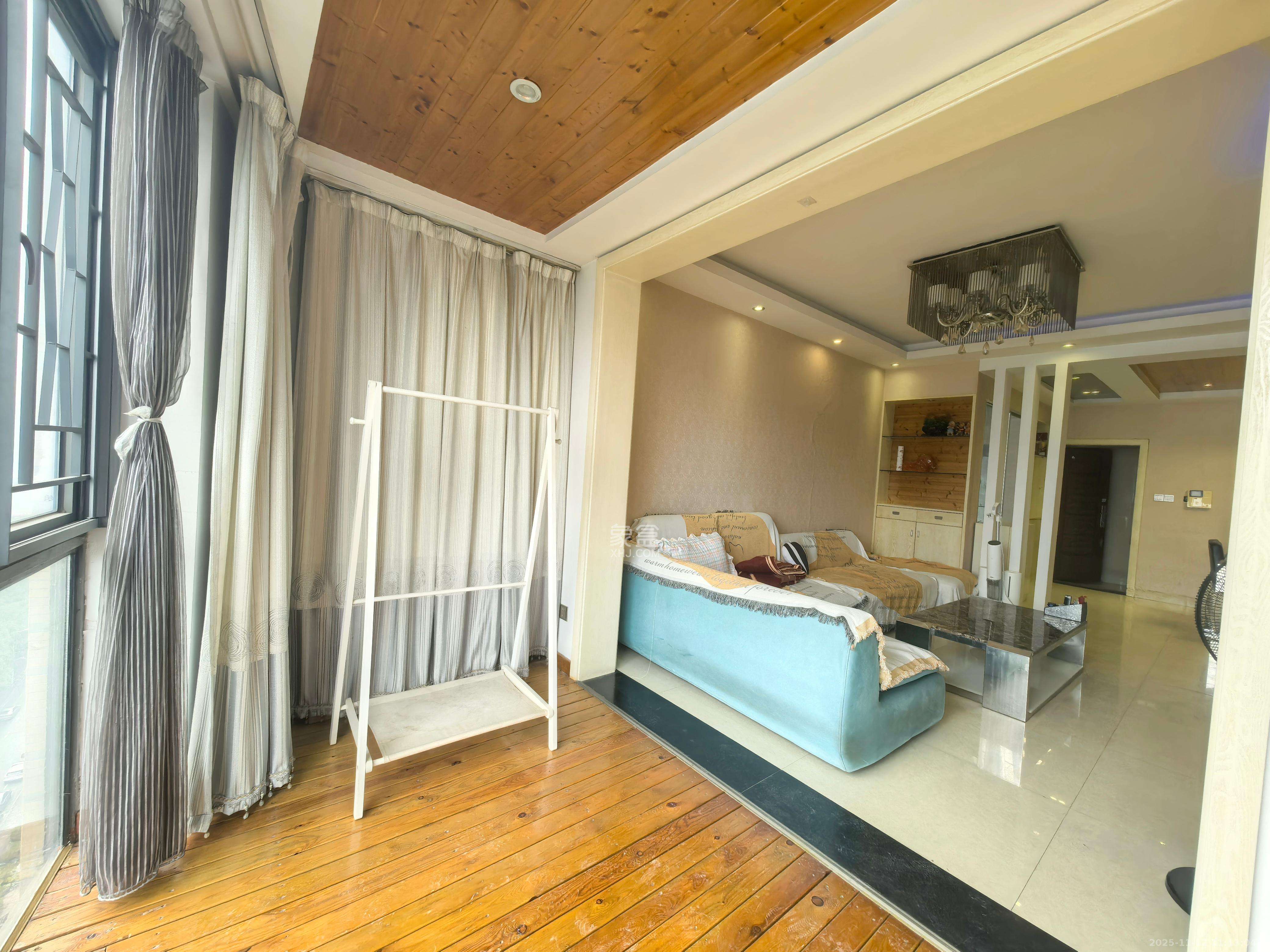 新华都万家城  2室2厅1卫    2500.0元/月室内图