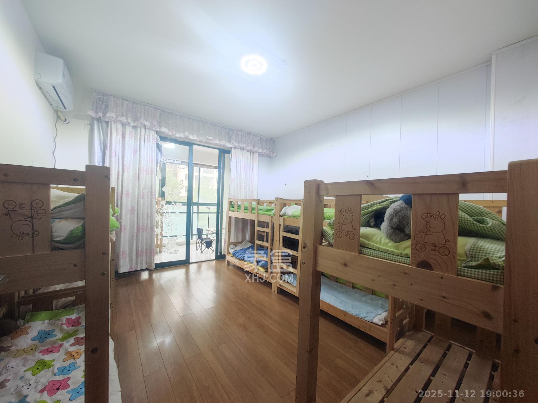 华盛世纪新城  4室2厅2卫    100.0万卧室