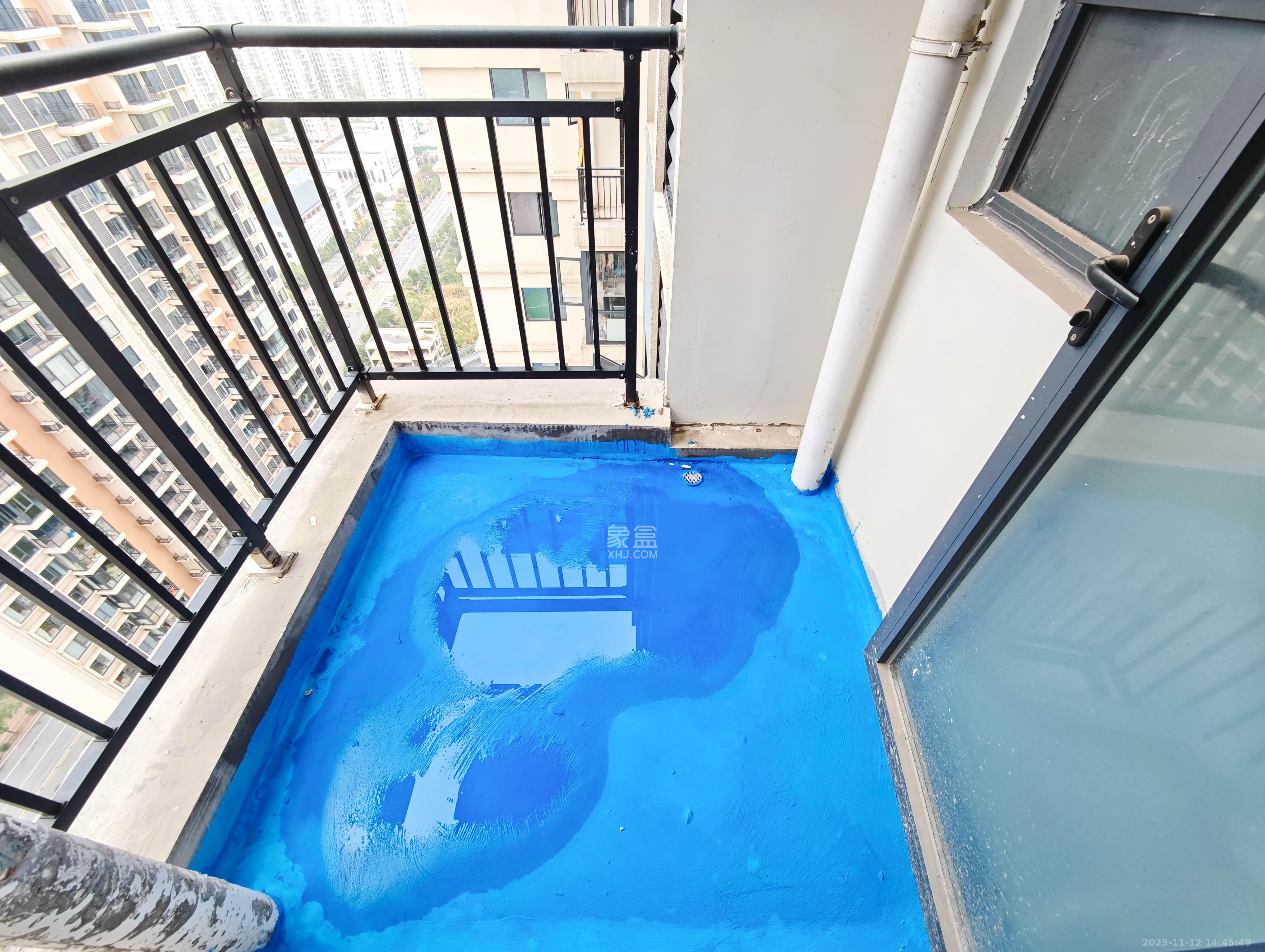 伊景园滨河苑 3室2厅2卫 72.8万 伊景园滨河苑 3室2厅2卫 72.8万阳台