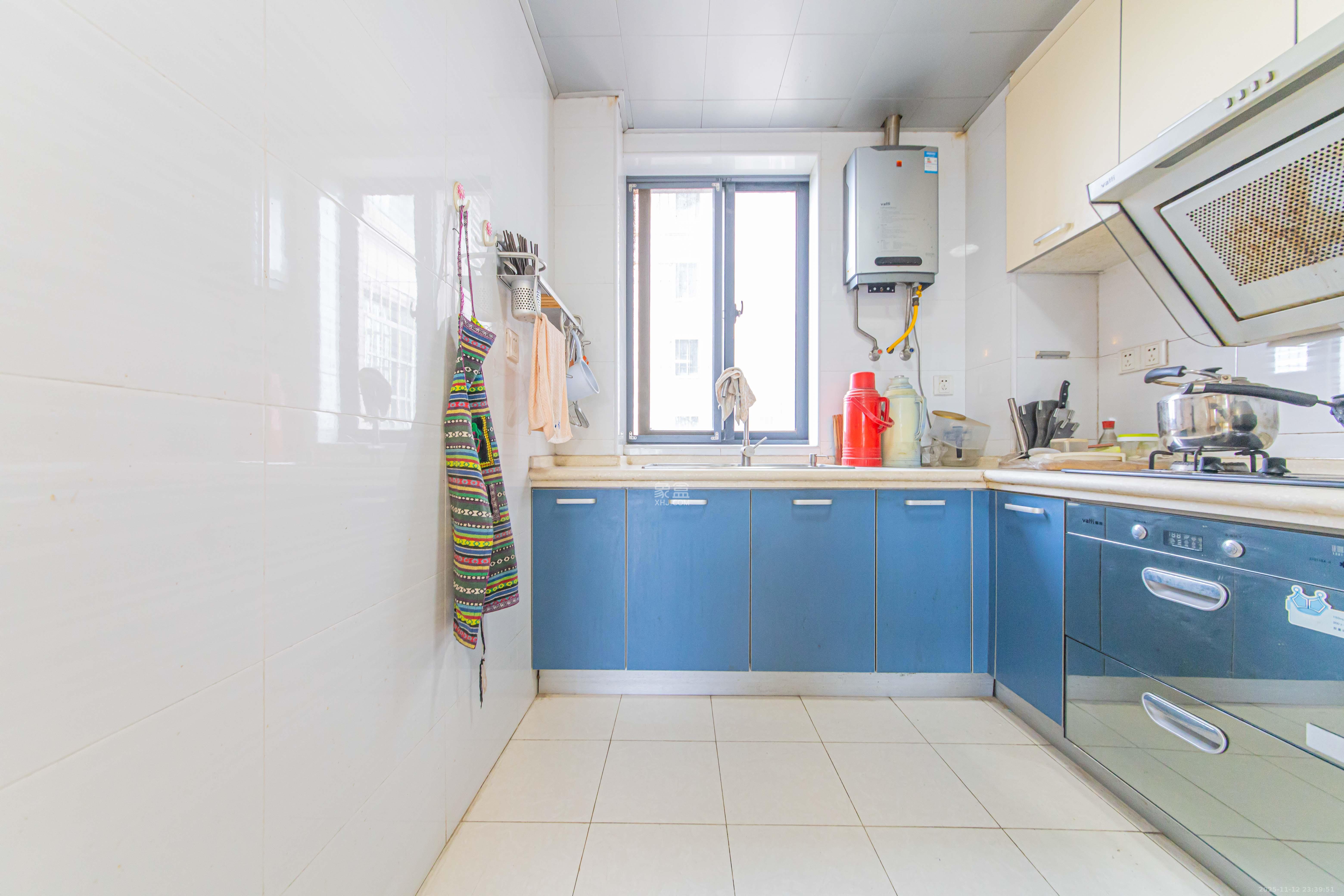 保利花园  3室2厅1卫    80.0万厨房