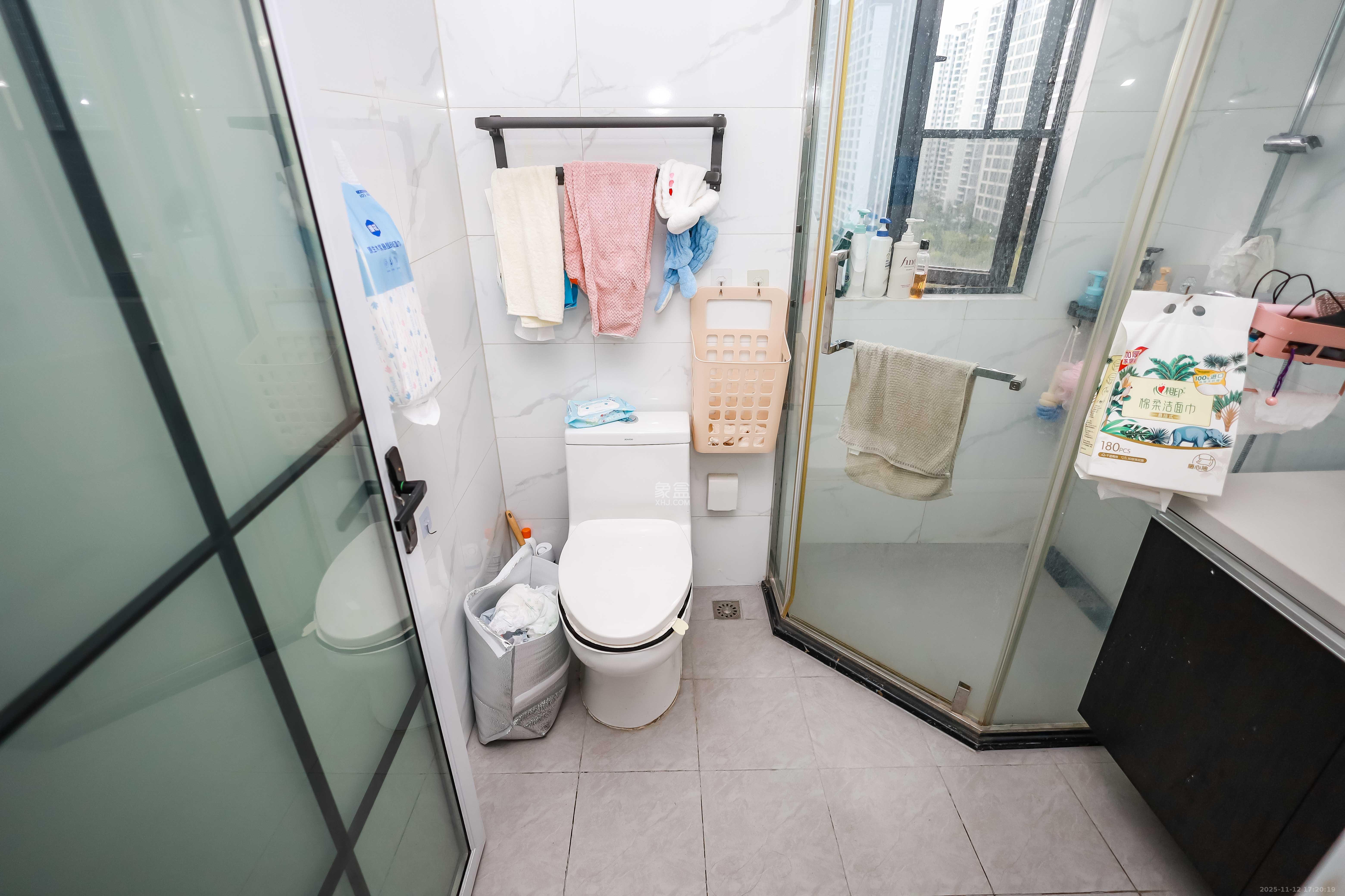 麓谷山湖郡 4室2厅2卫 121.0万 麓谷山湖郡 4室2厅2卫 121.0万卫生间