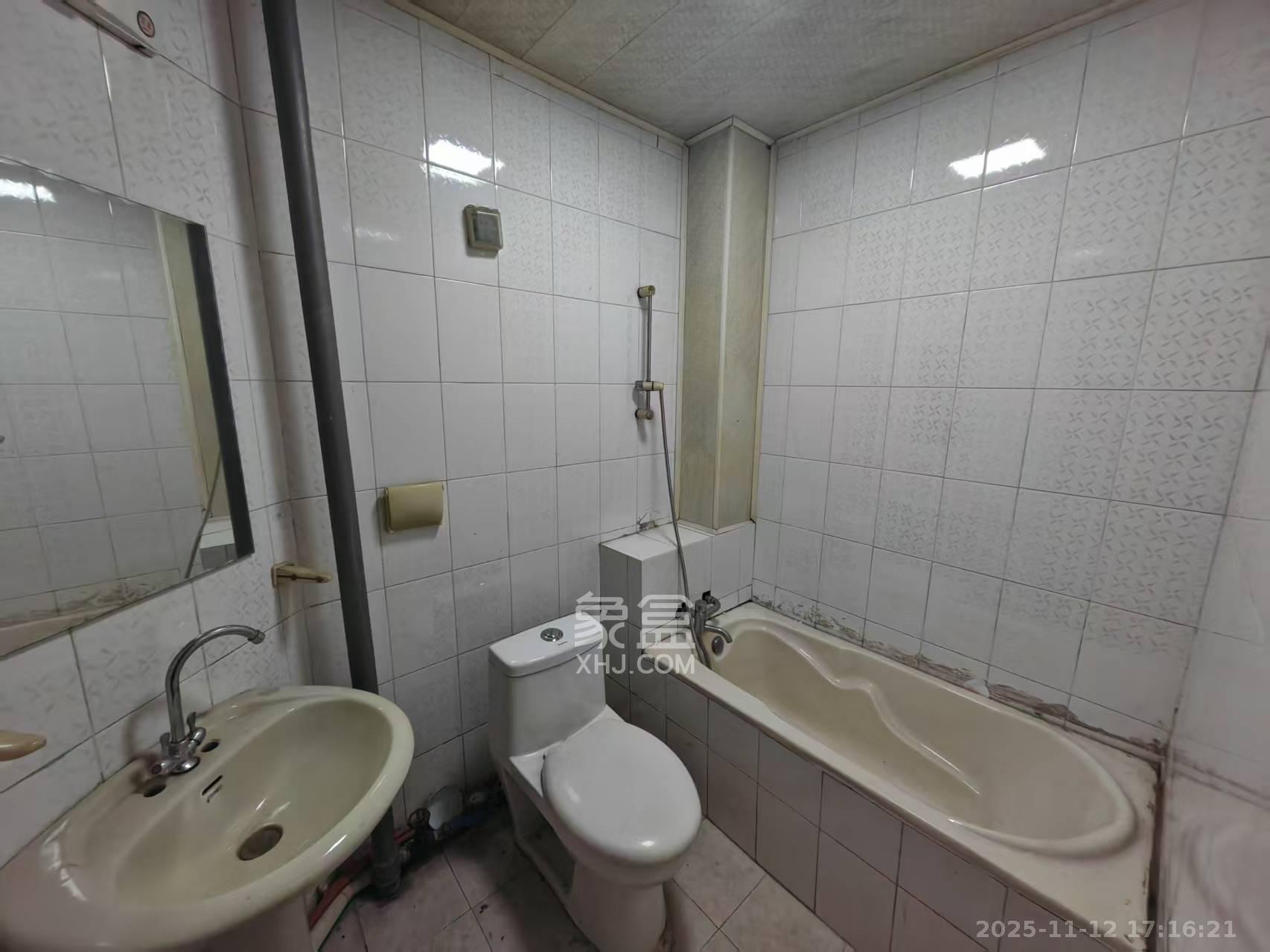 高家坪住宅新区  3室2厅2卫    3200.0元/月室内图