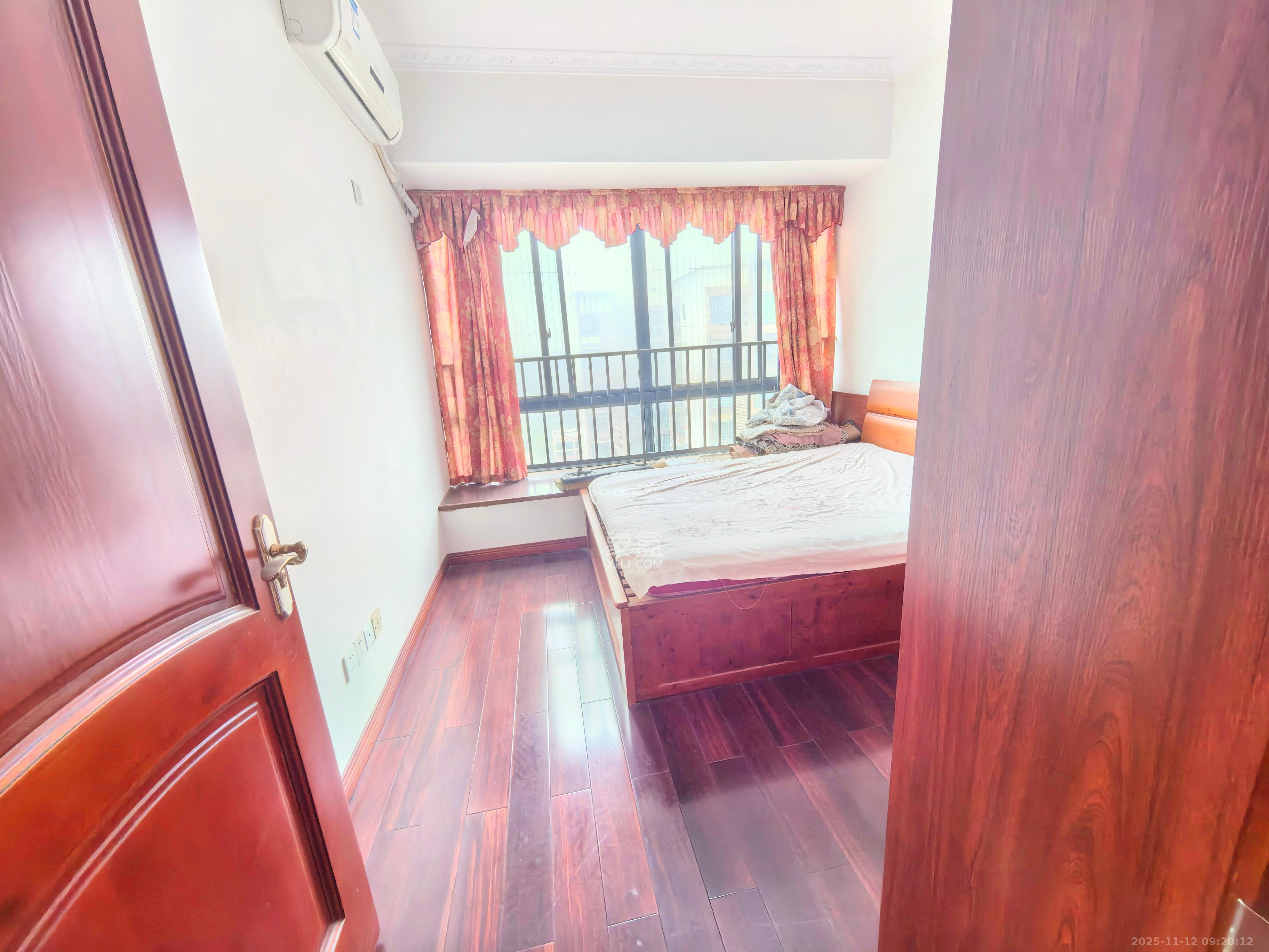 黑金时代广场  4室2厅3卫    2300.0元/月室内图