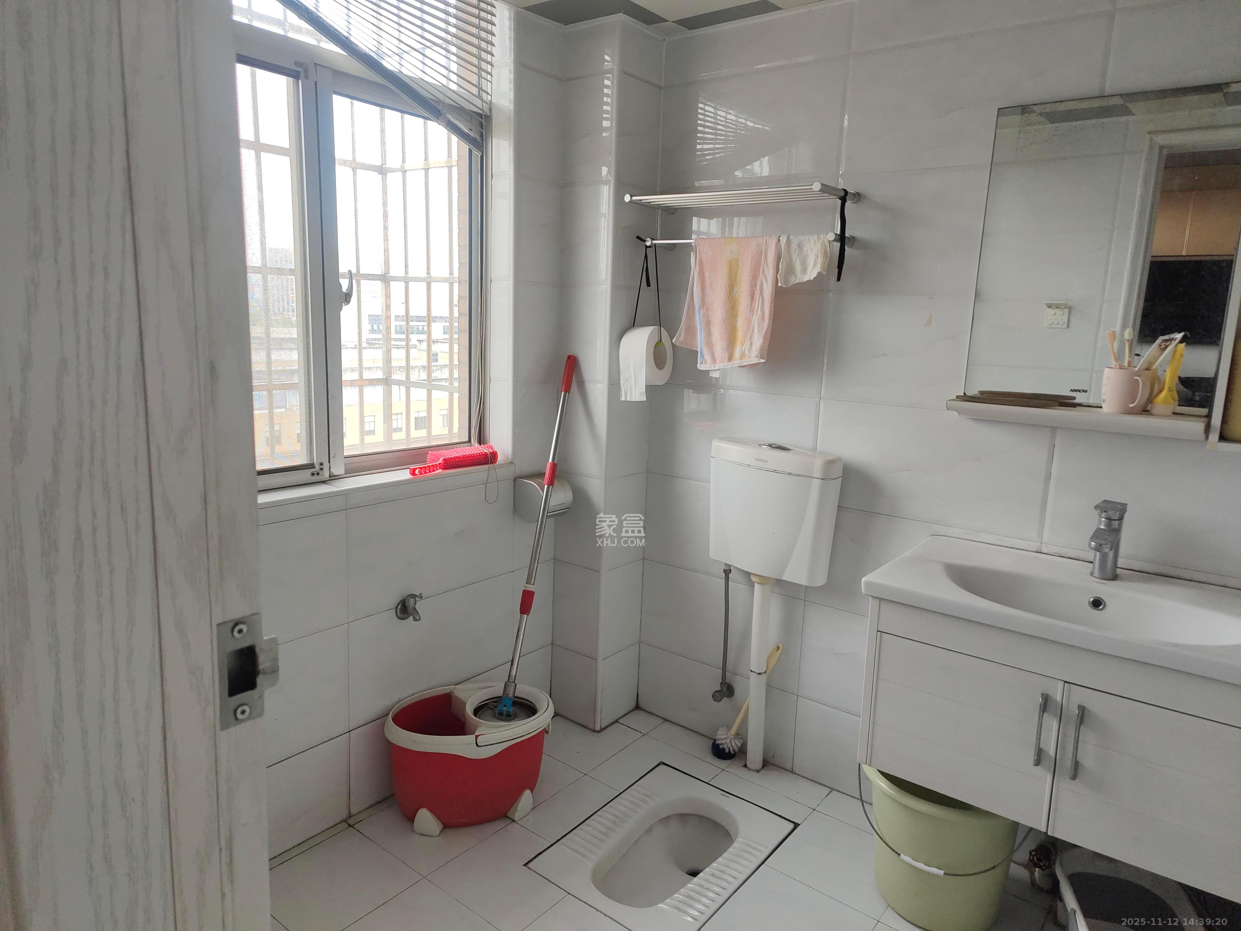 先锋新宇 3室2厅2卫 2200.0元/月 先锋新宇 3室2厅2卫 2200.0元/月室内图