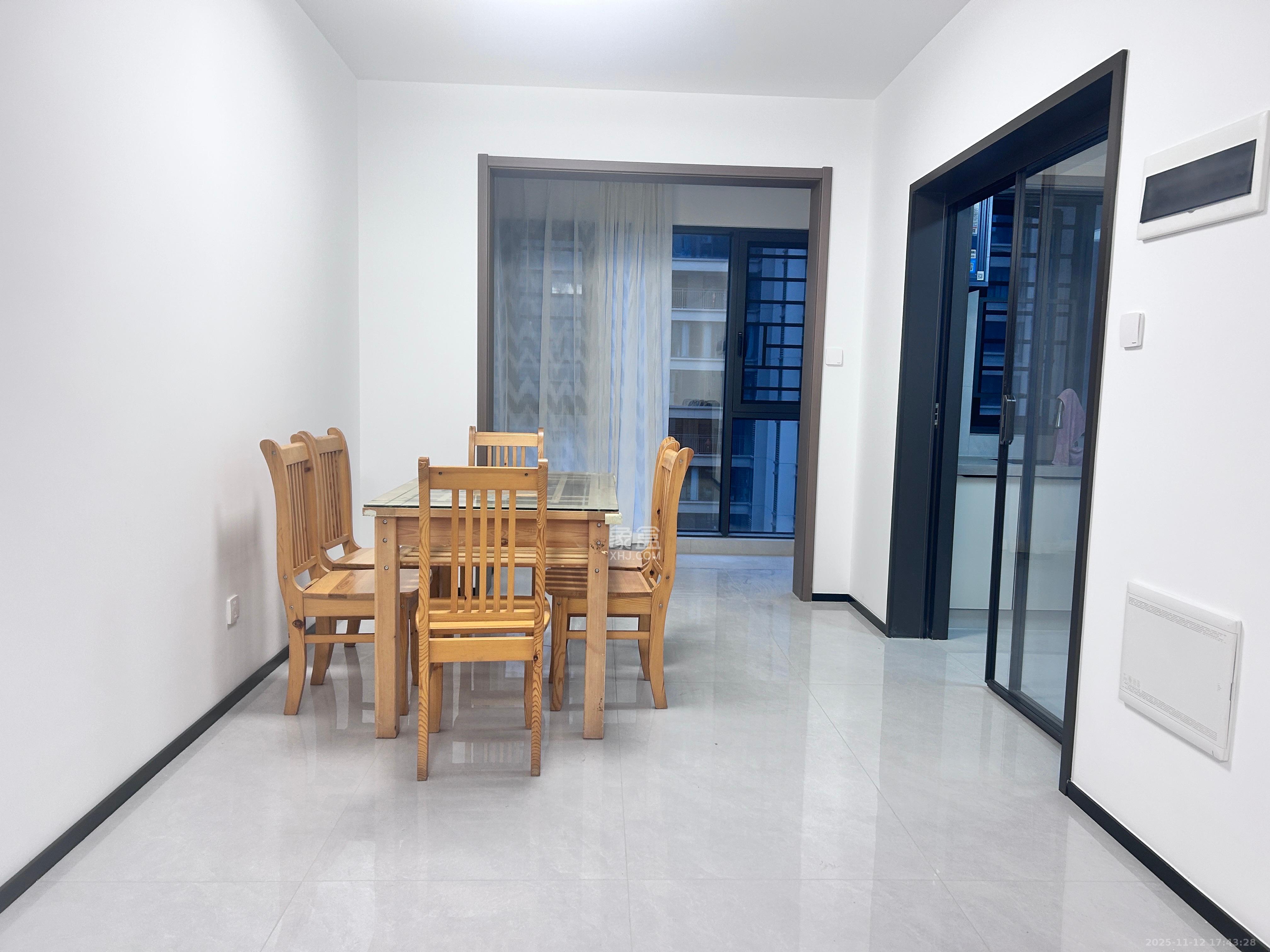 城发恒伟星雅韵(恒伟星辉苑) 4室2厅2卫 3800.0元/月 城发恒伟星雅韵(恒伟星辉苑) 4室2厅2卫 3800.0元/月室内图