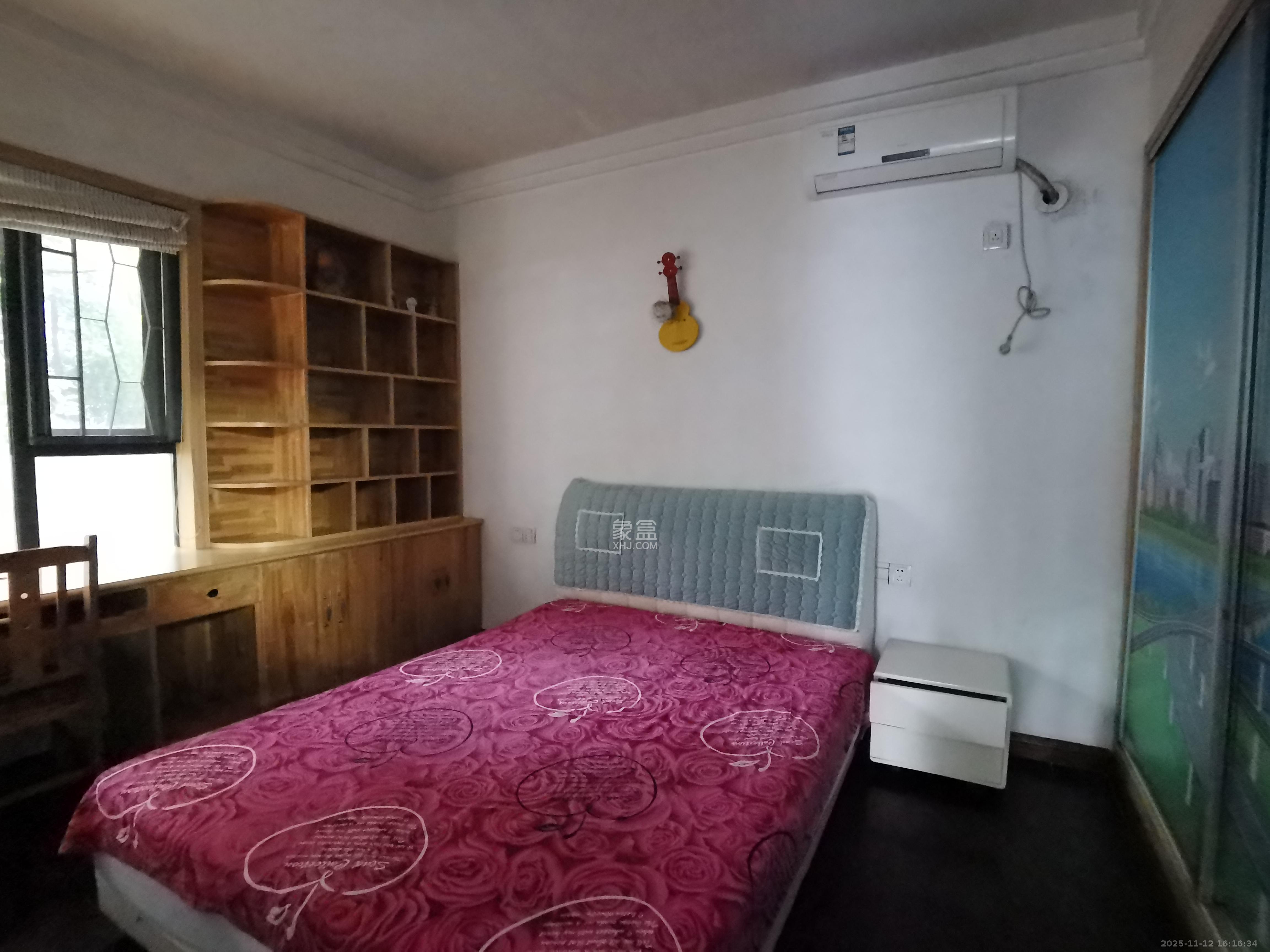 三一街区  3室2厅2卫    1800.0元/月室内图