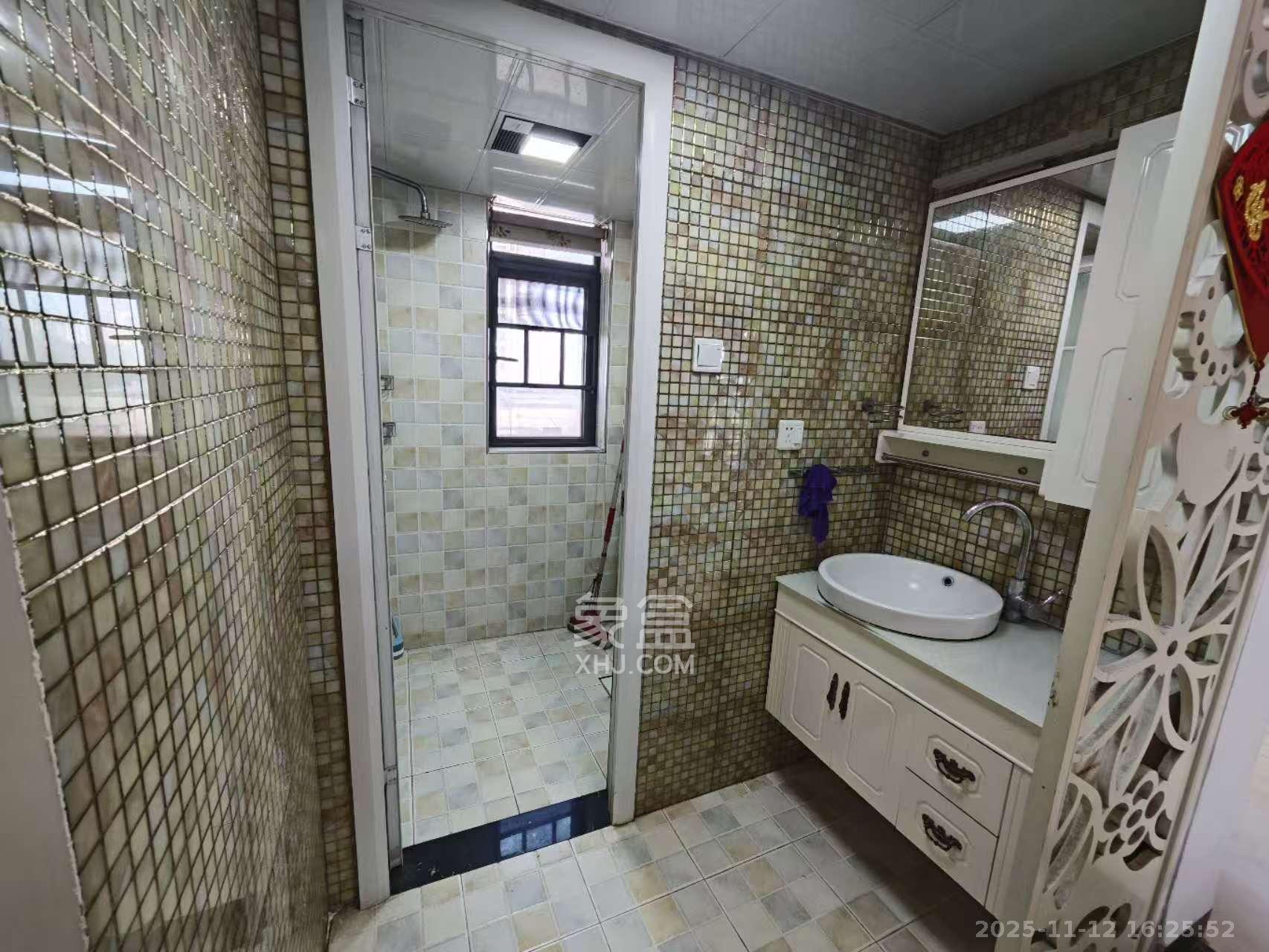 恒鑫山水卿卿  2室2厅1卫    1800.0元/月室内图