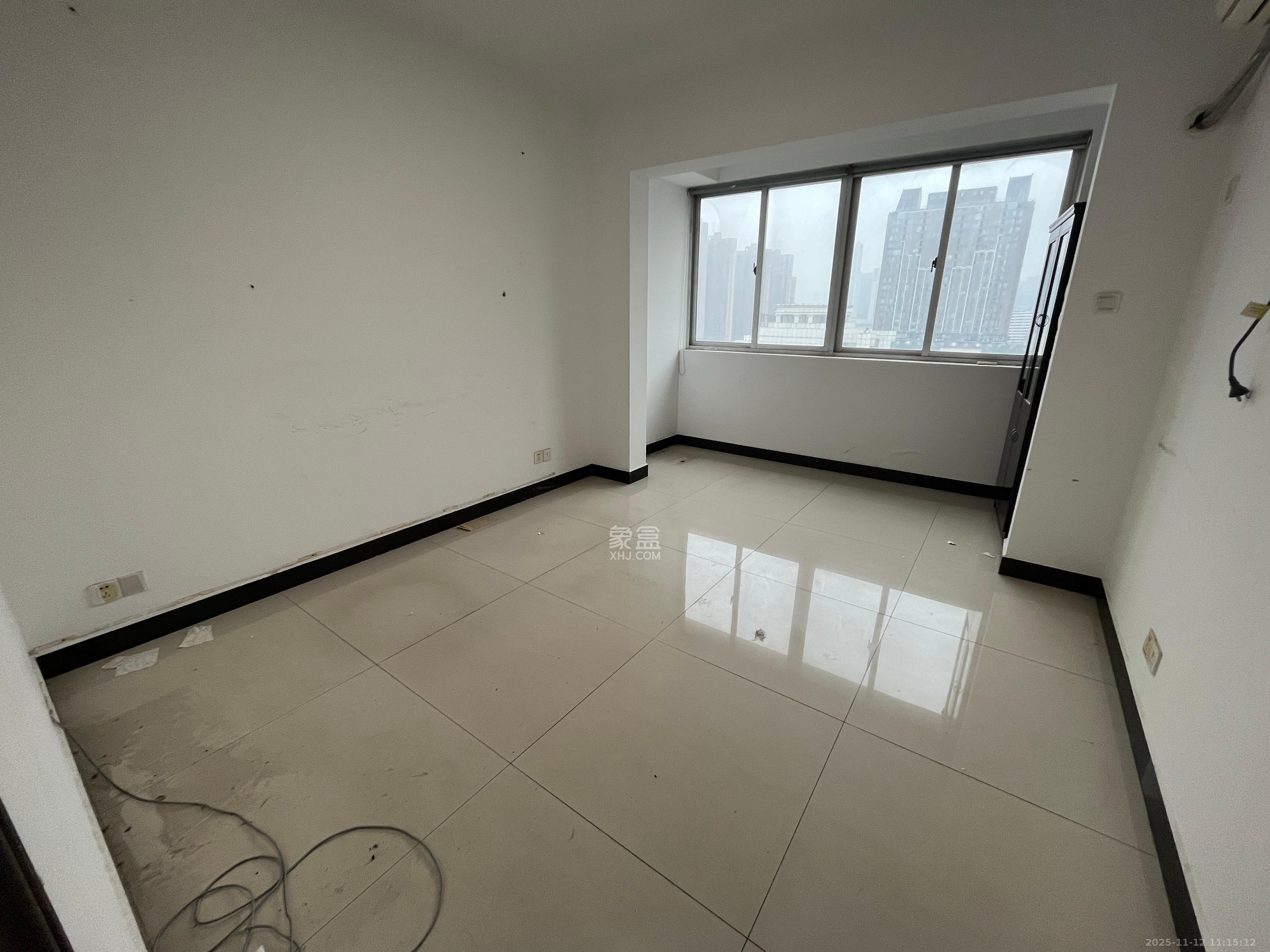 上河国际F座  3室2厅2卫    3200.0元/月室内图