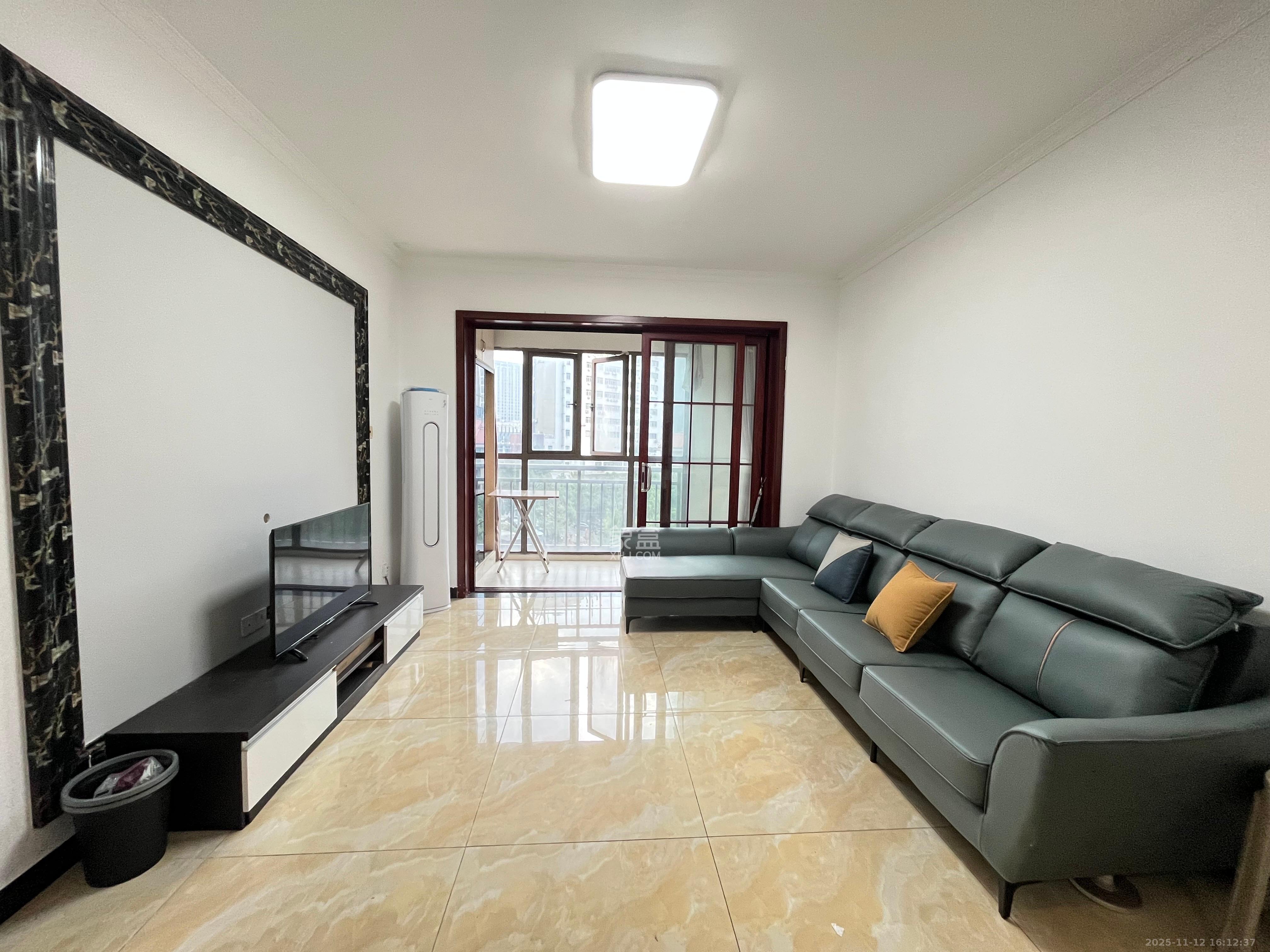 世茂铂翠湾一期  3室2厅1卫    2500.0元/月