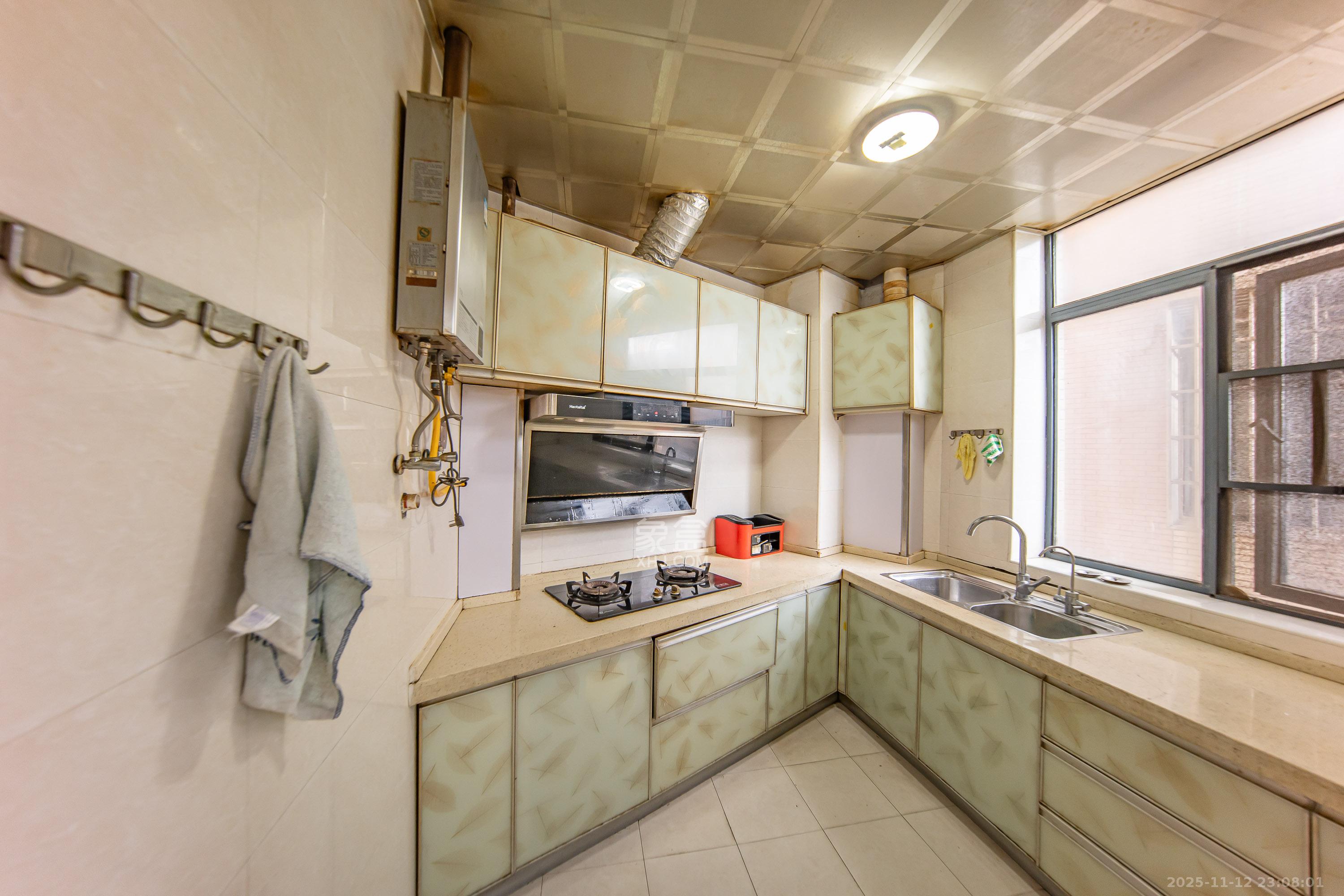 枫华府第  3室2厅2卫    63.8万厨房