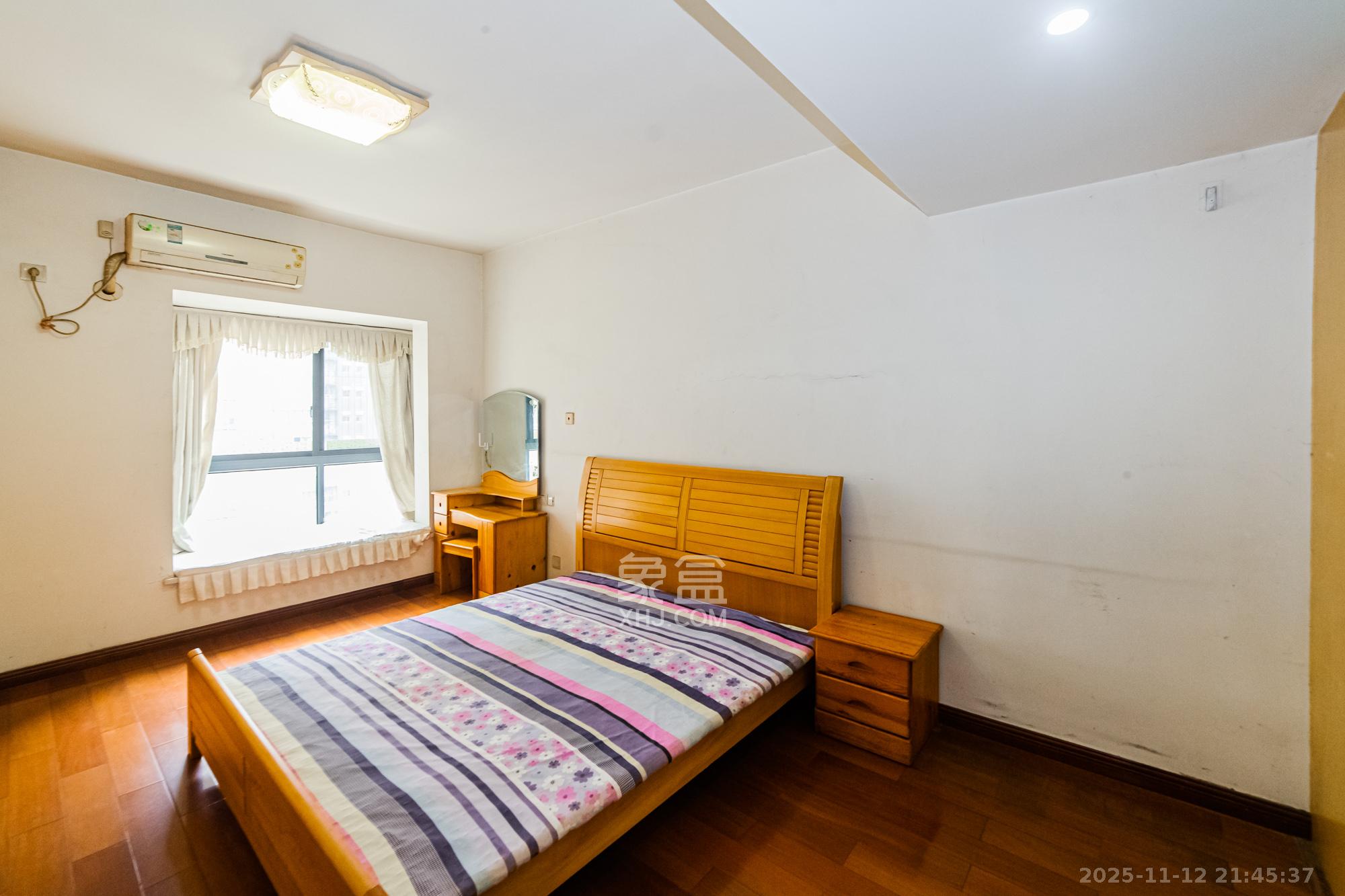 湘江北尚  3室2厅1卫    120.0万卧室