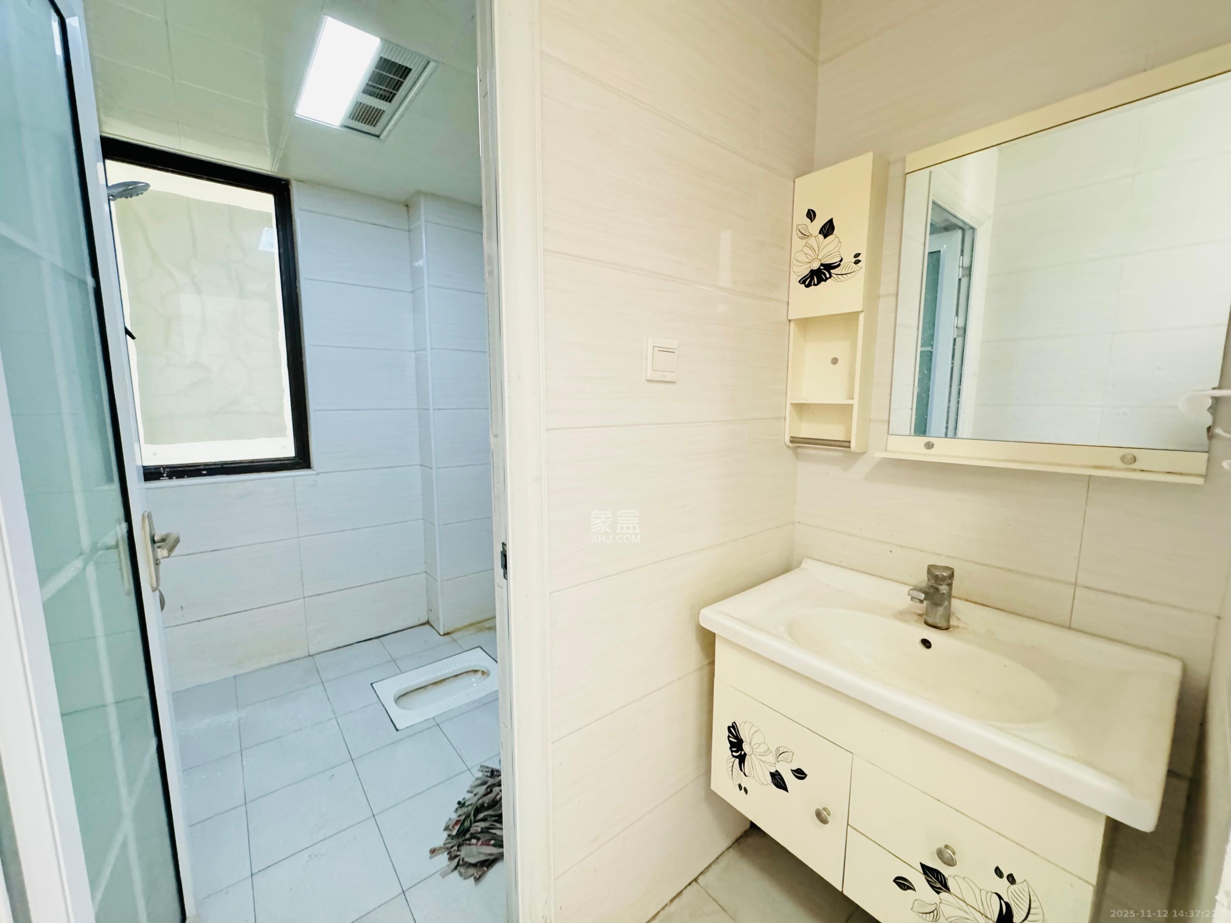 芙蓉别墅山庄（嘉湘华庭）  3室2厅1卫    2700.0元/月室内图