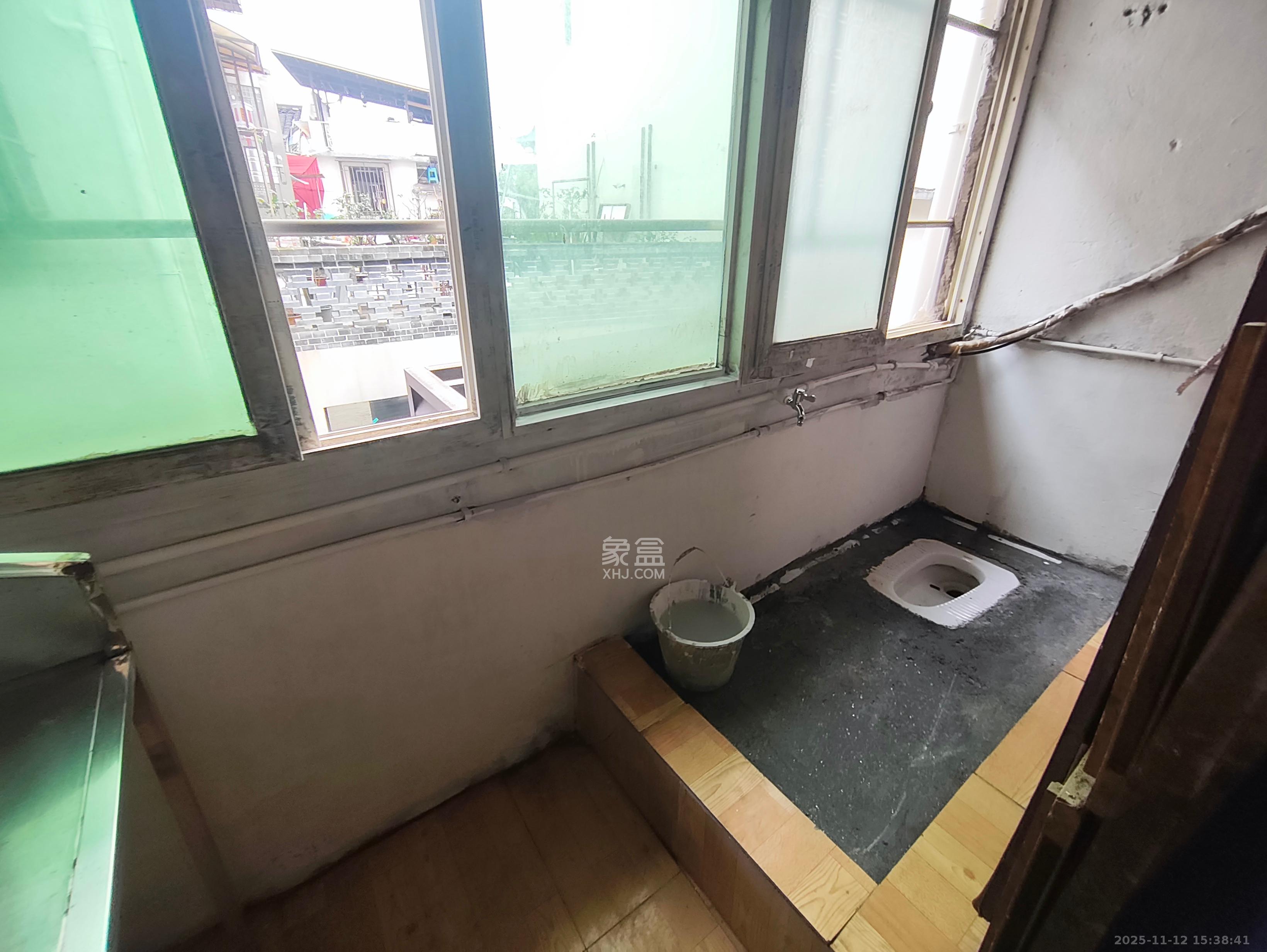 西文庙坪散盘  1室1厅1卫    2500.0元/月室内图