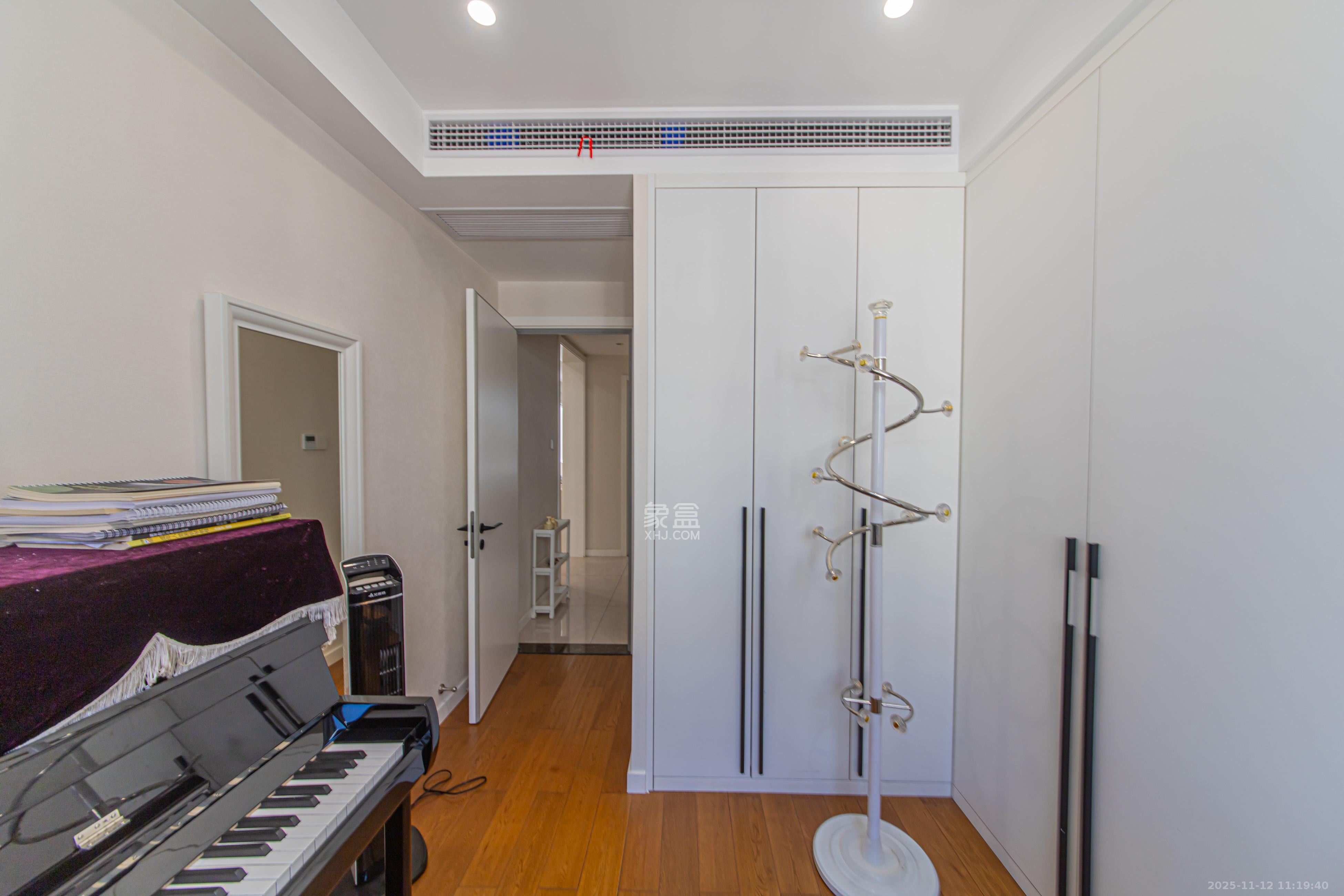 和泓融成府 3室2厅2卫 3200.0元/月 和泓融成府 3室2厅2卫 3200.0元/月室内图