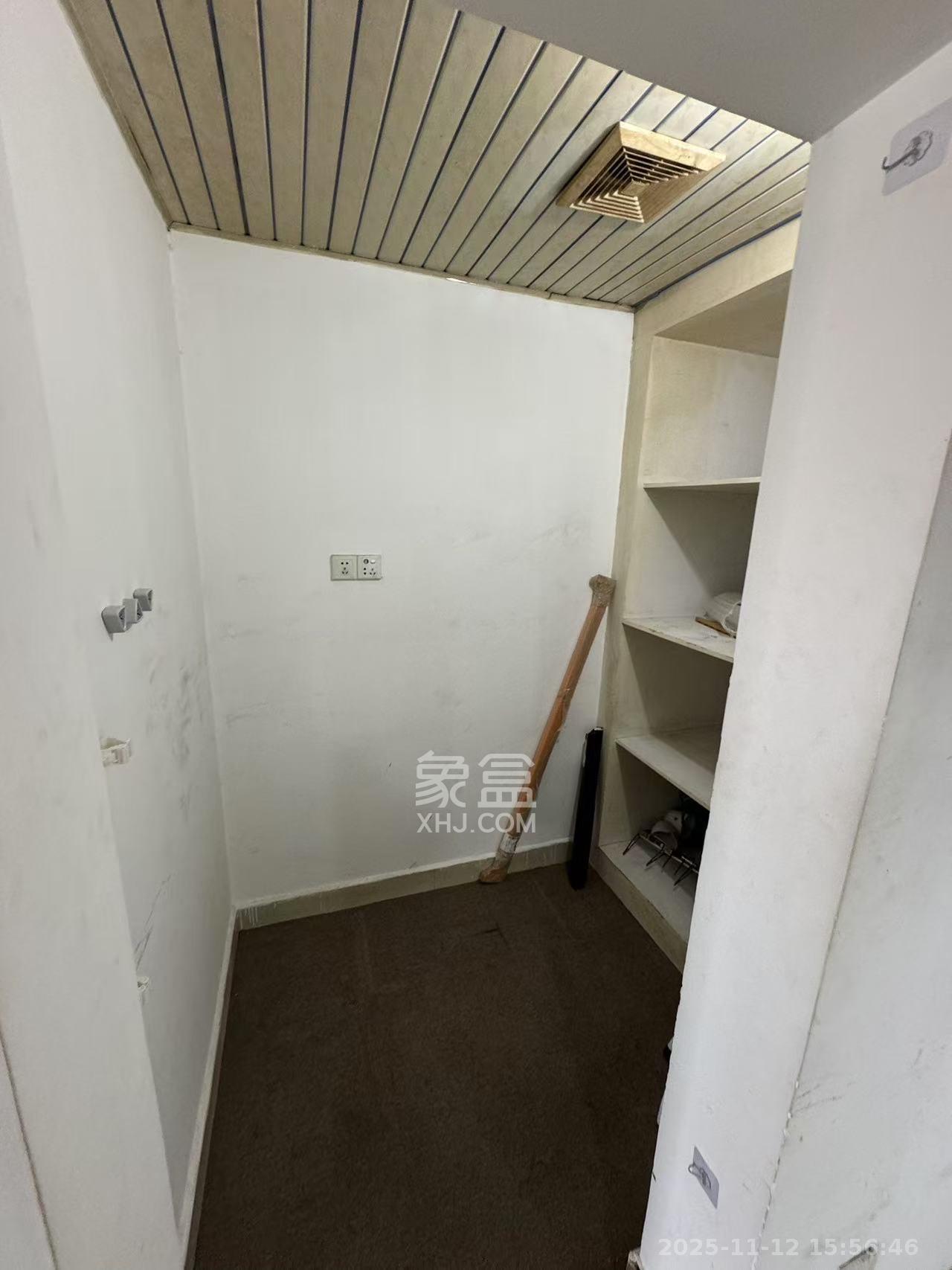 蓝色地标   148.7㎡      2500.0元/月室内图