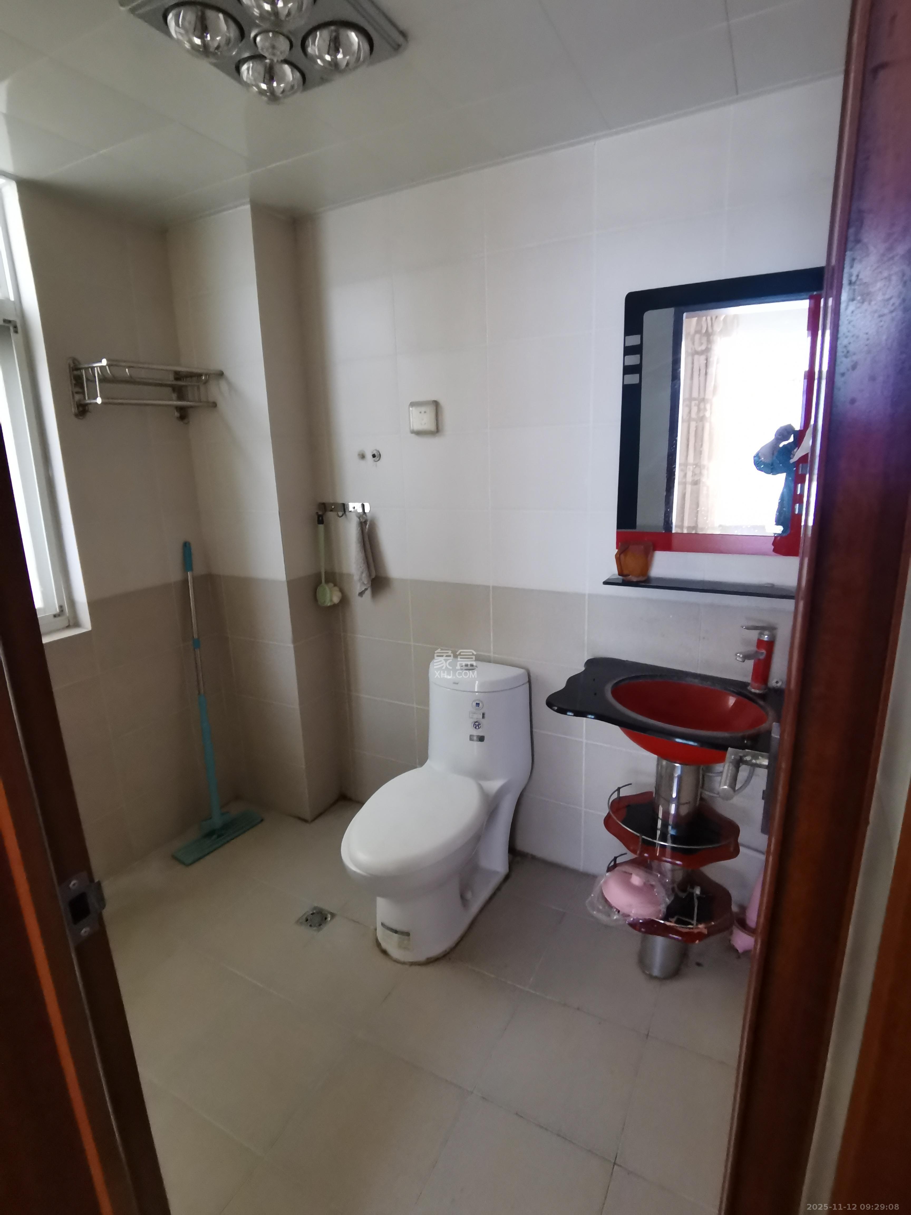 顺天黄金海岸  3室2厅2卫    2600.0元/月室内图