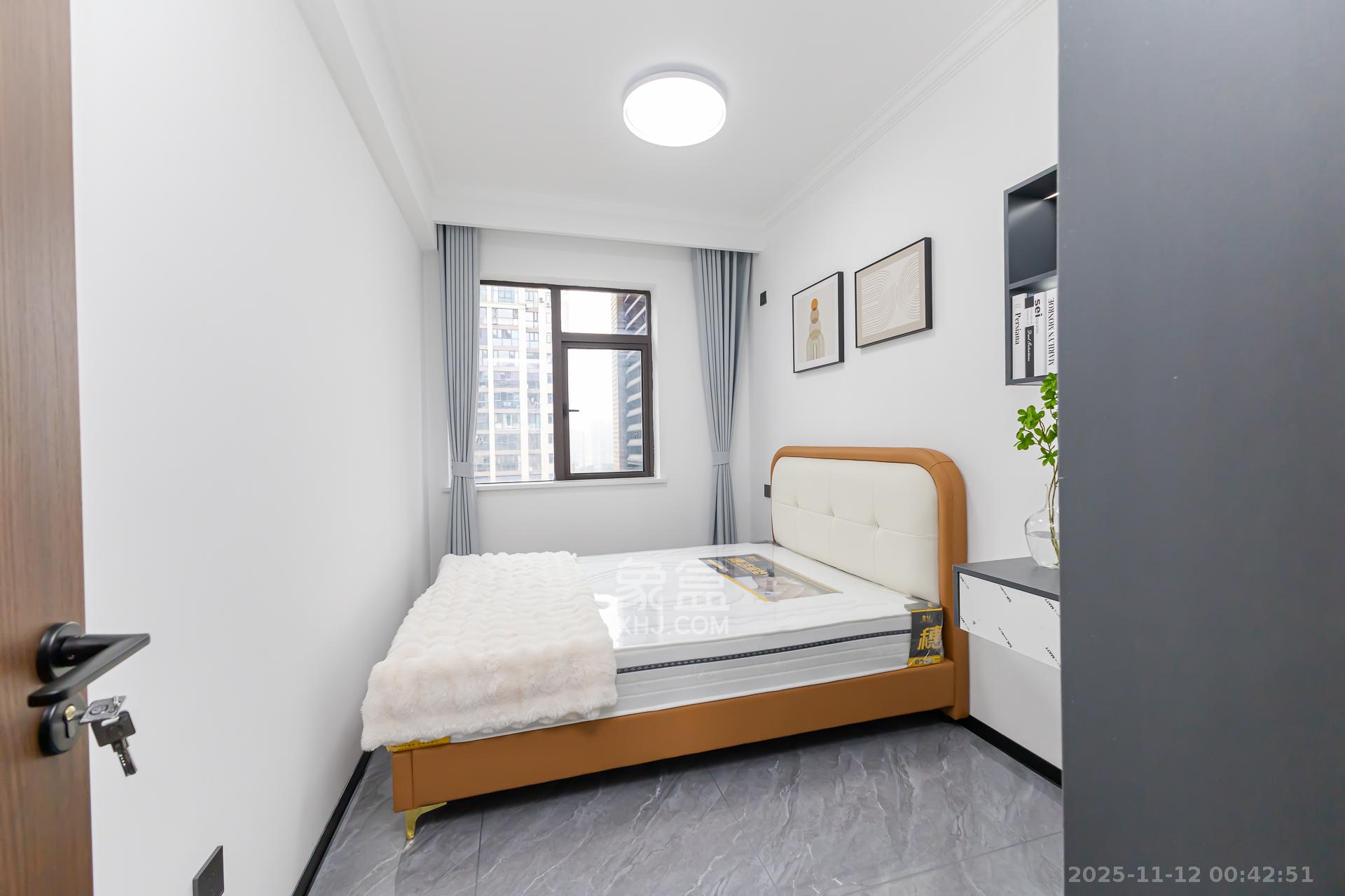 乾源国际  4室2厅2卫    106.8万卧室