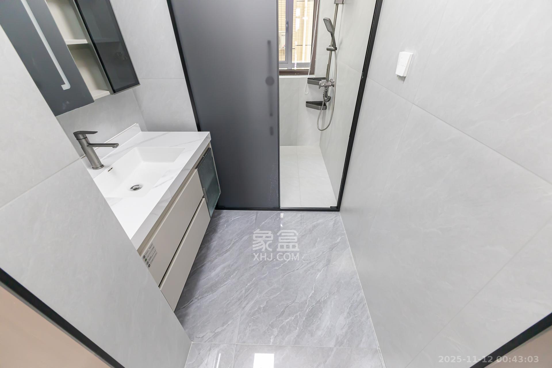 乾源国际  4室2厅2卫    106.8万卫生间